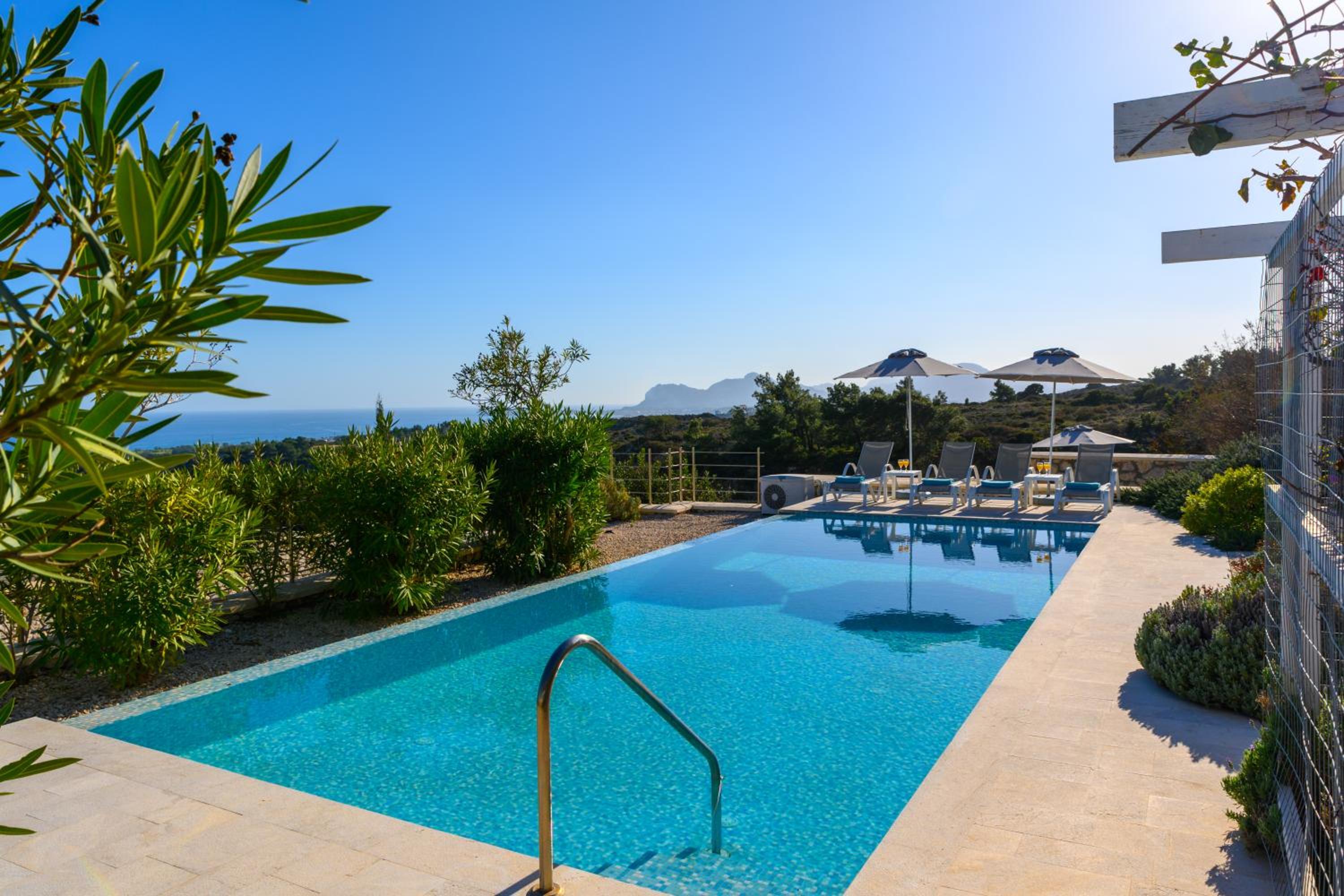 Villa with Sea View photo 3