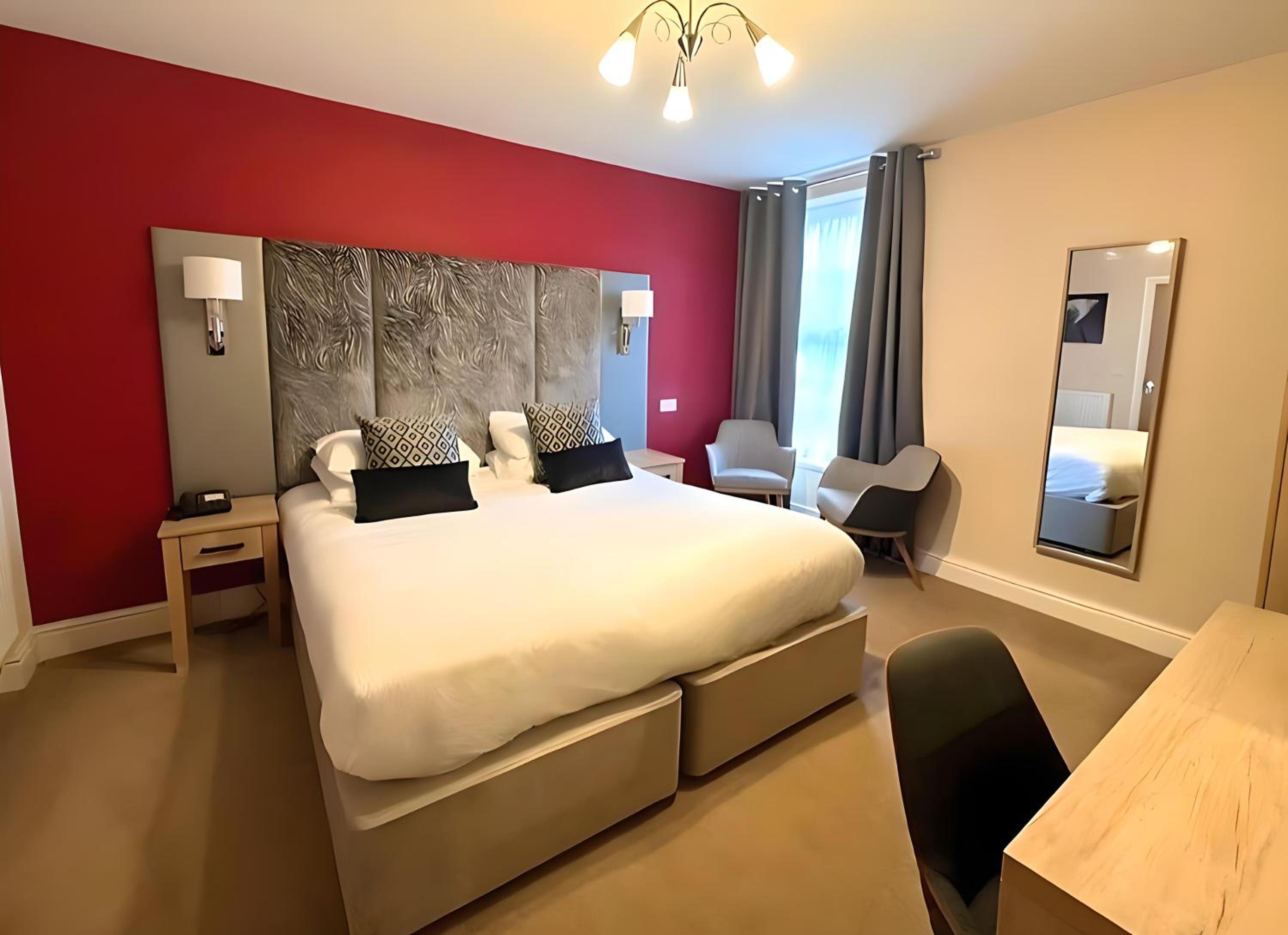 Large Double or Twin Room photo 3