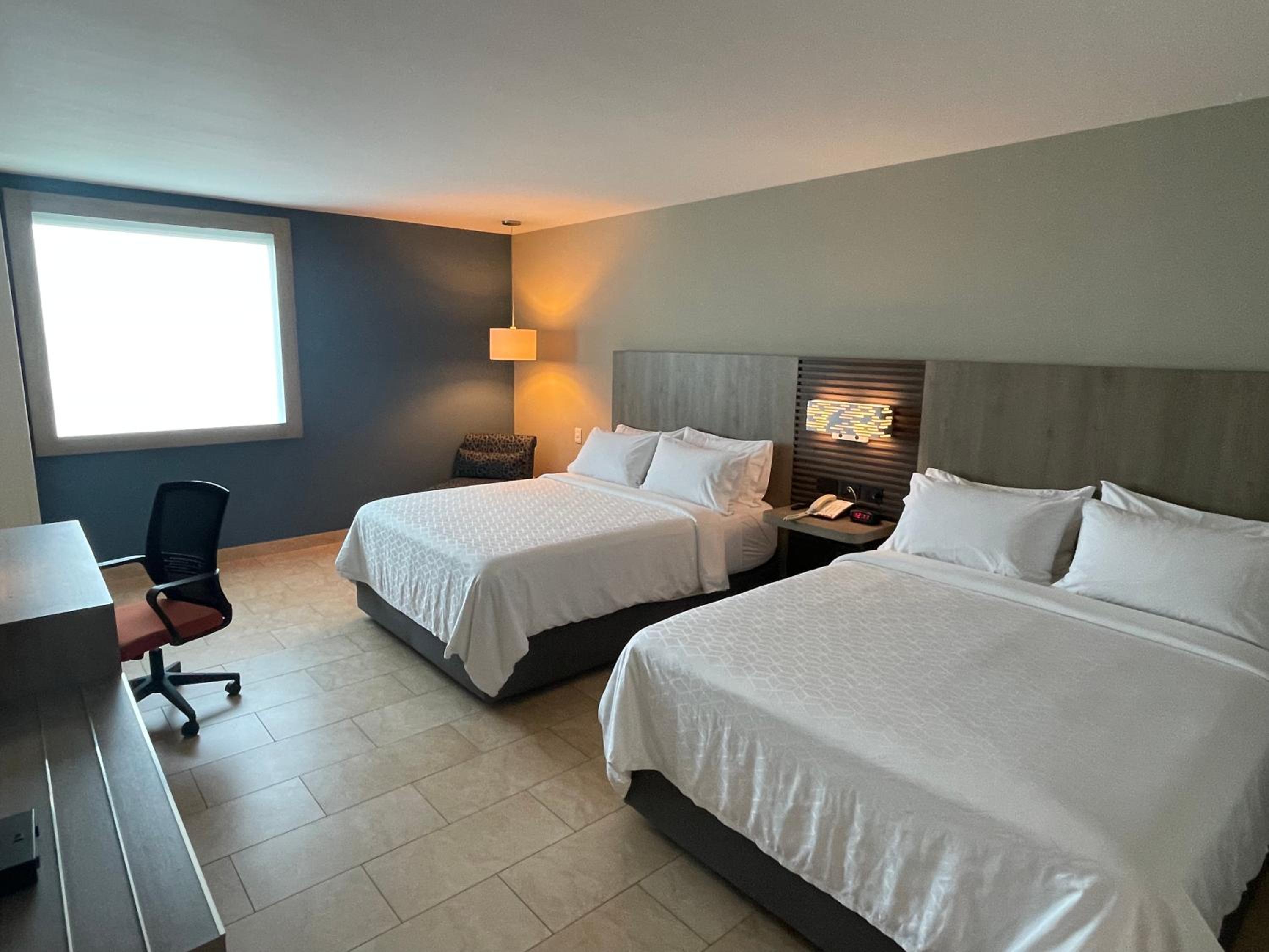 Location Room with Two Beds - Non-Smoking thumbnail 5