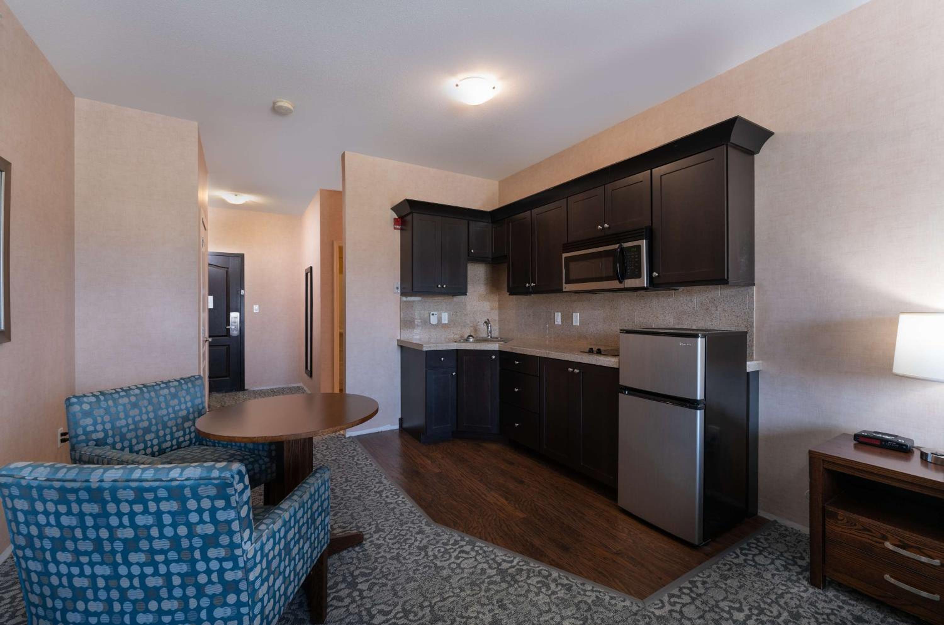 King Room with Full Kitchen - Nonsmoking photo 2