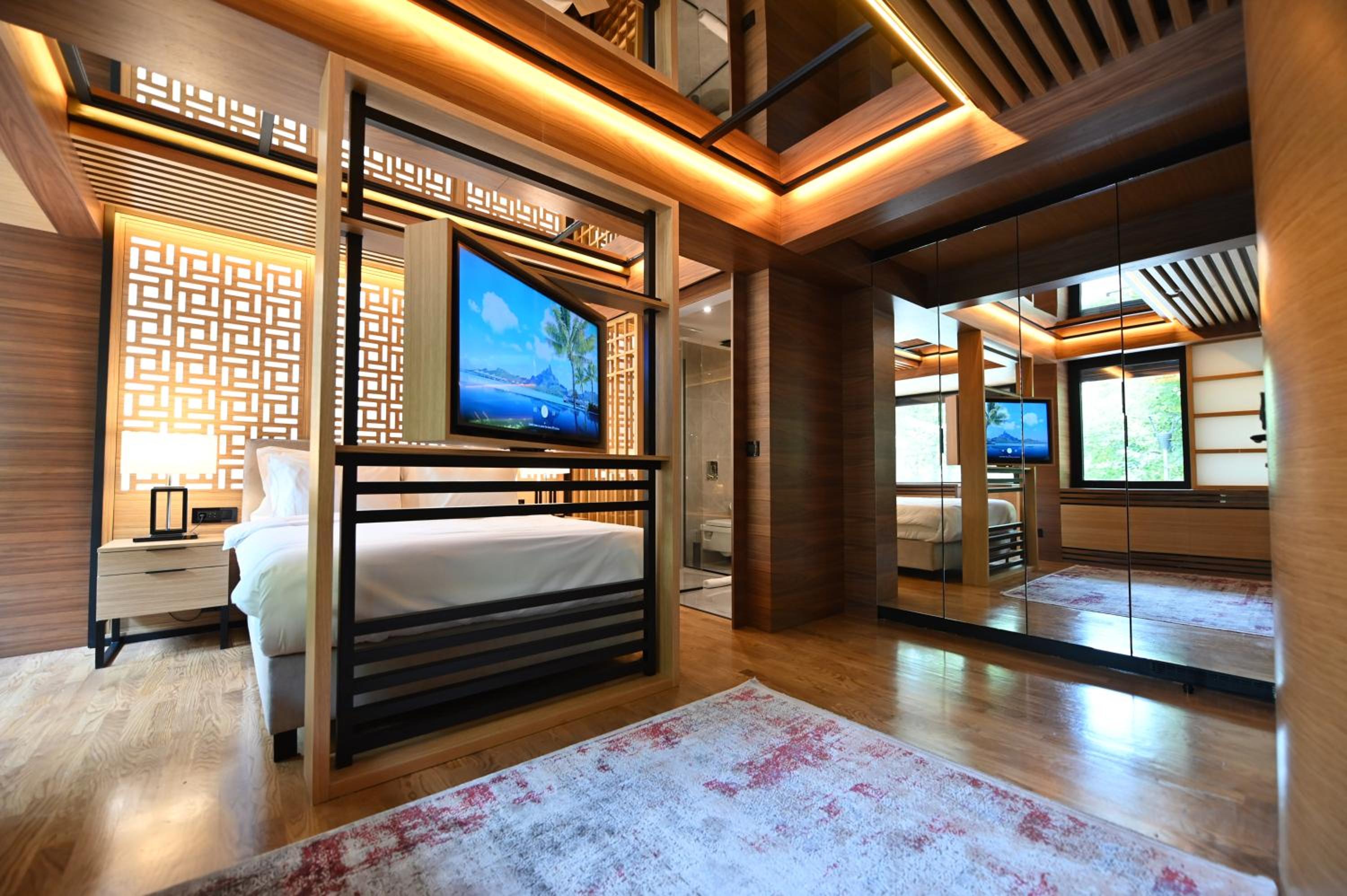 Deluxe Junior Suite with Free Spa Access - Photo 1