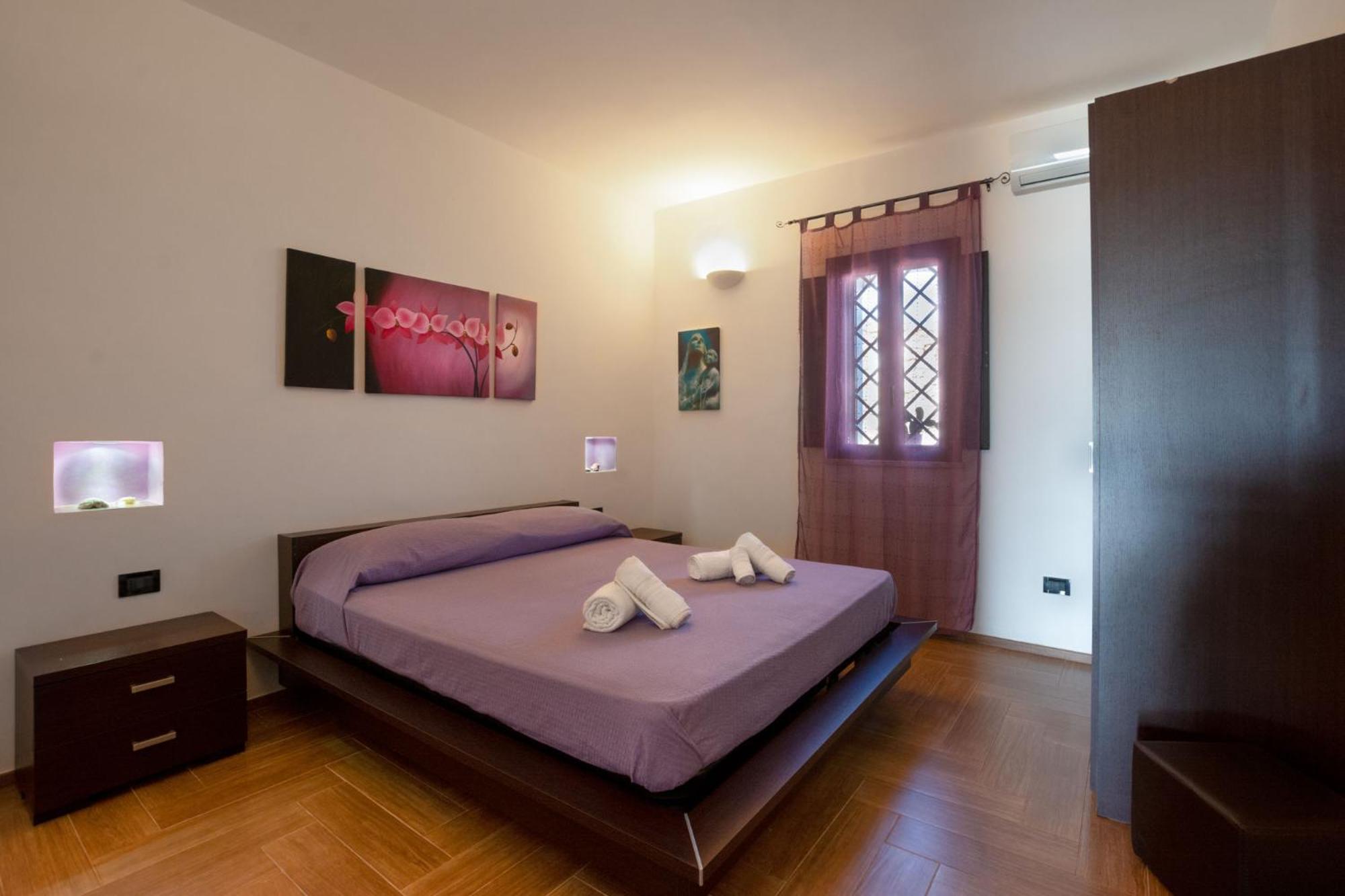One-Bedroom House photo 1