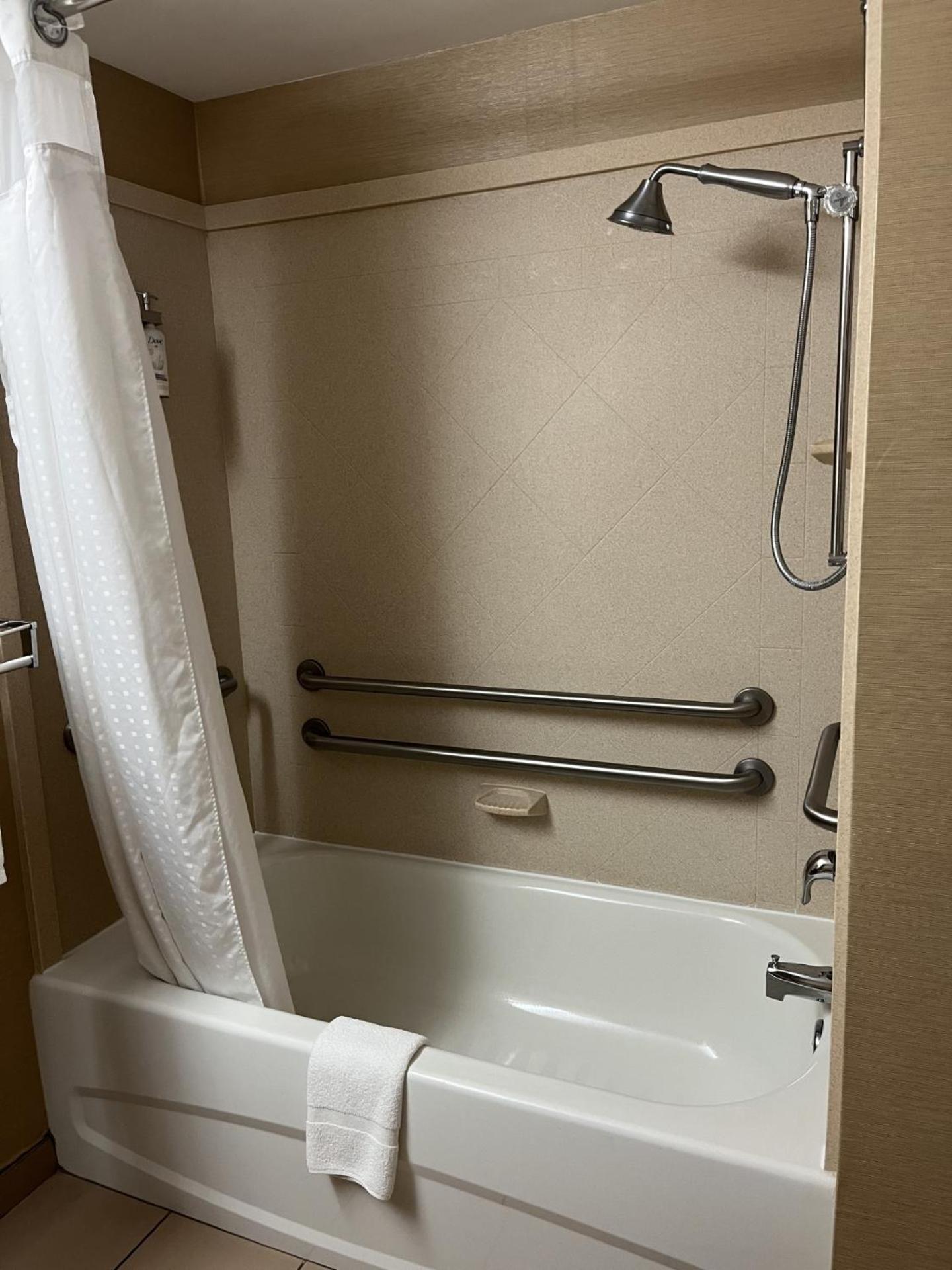 Standard King Room with Accessible Tub - Mobility Access - Photo 2