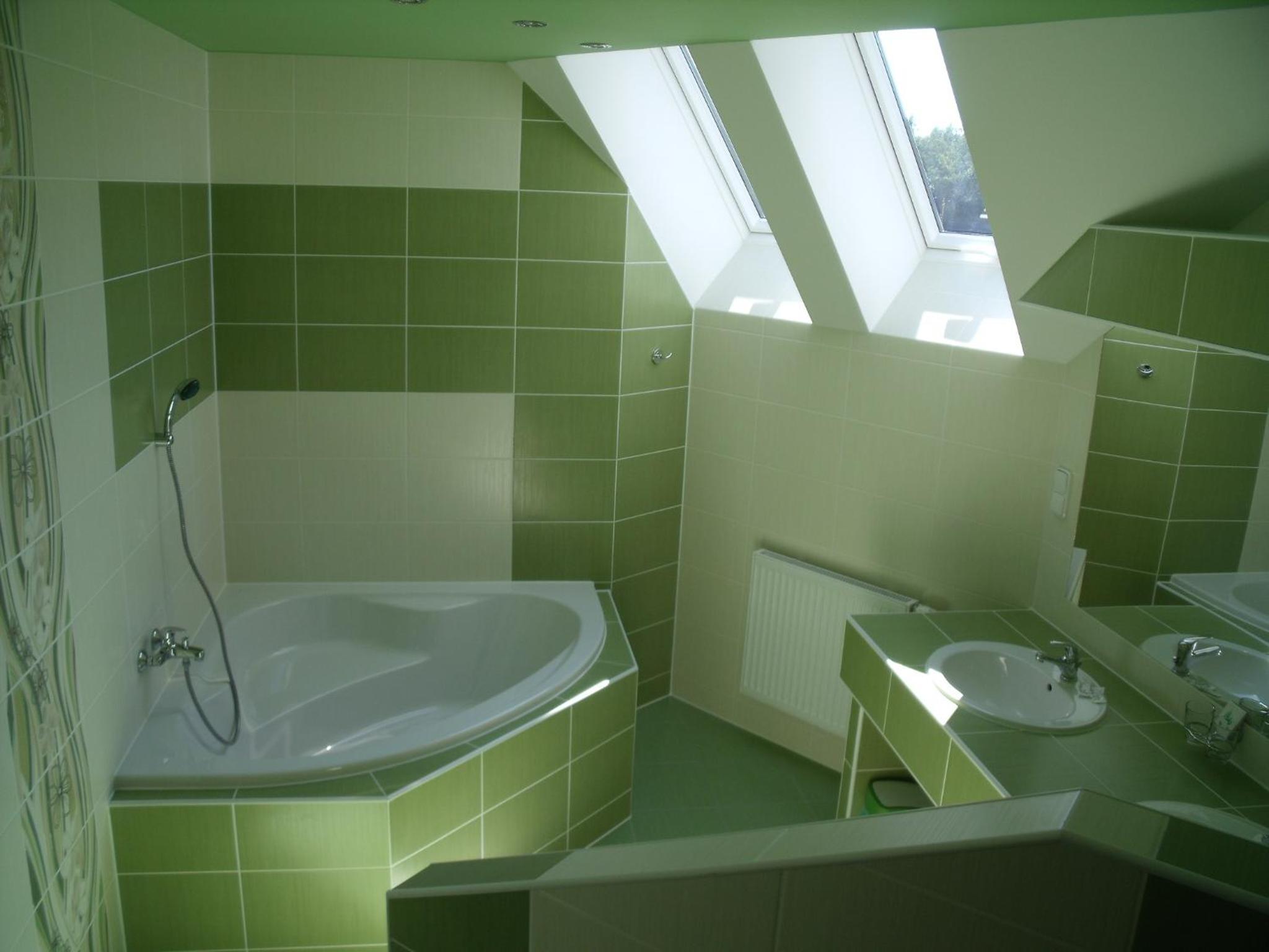 Quadruple Room with Balcony - Photo 8