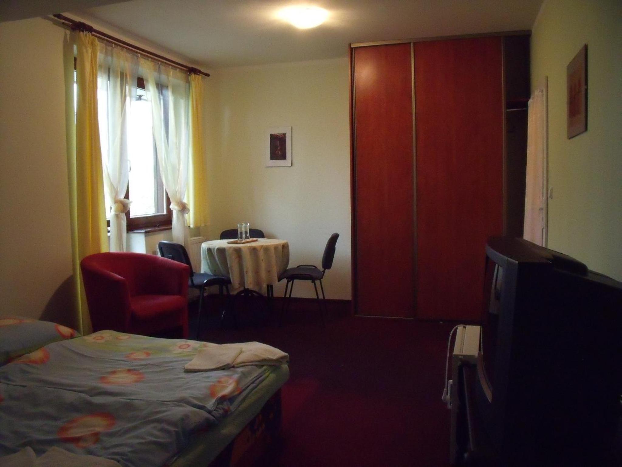 Quadruple Room with Balcony and Extra bed - Photo 3