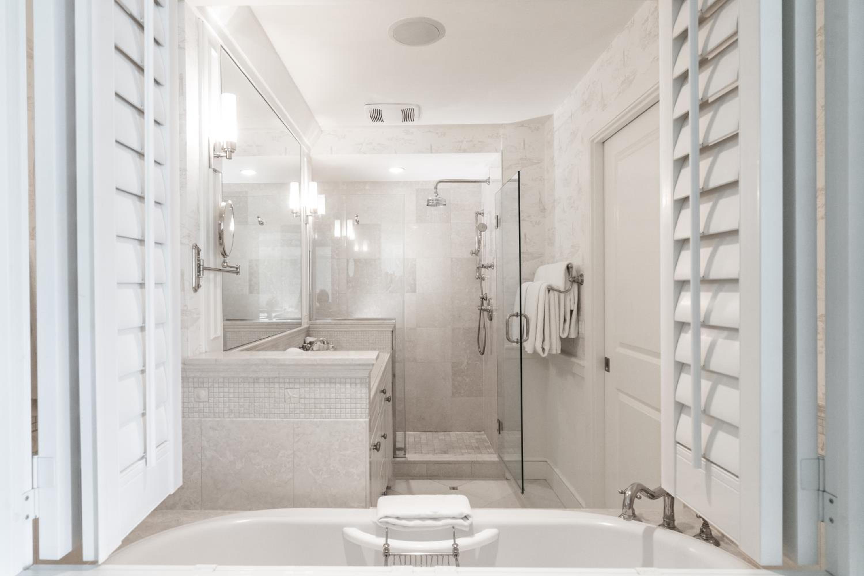 Round Cove Suite photo 3