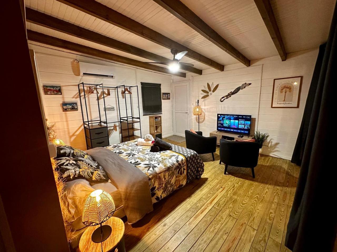 One-Bedroom Apartment photo 3