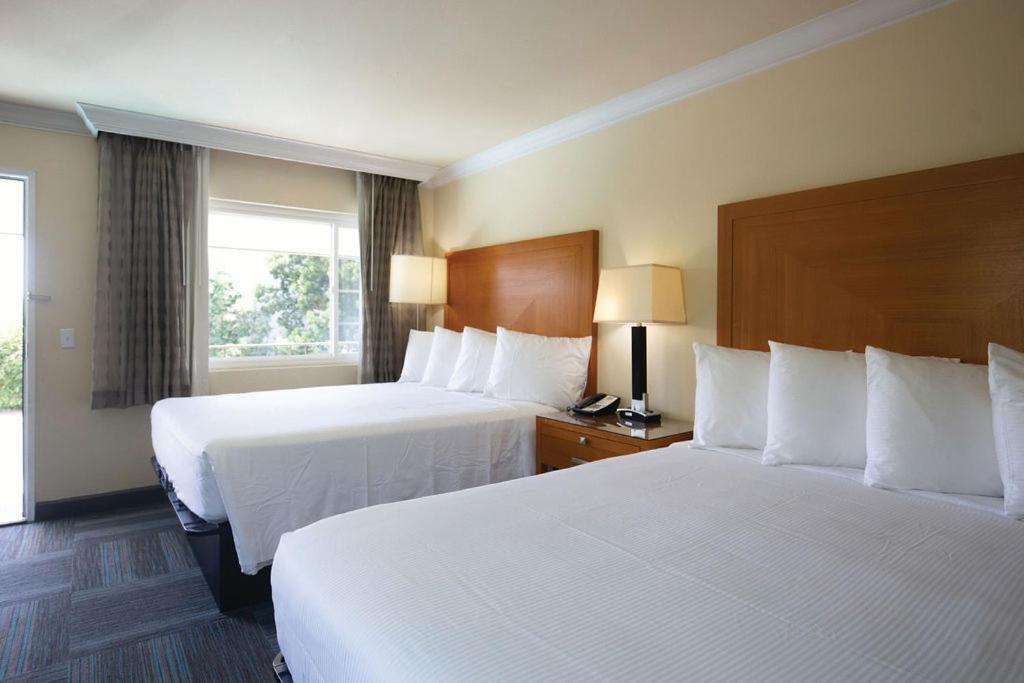 Queen Room with Two Queen Beds - Photo 13