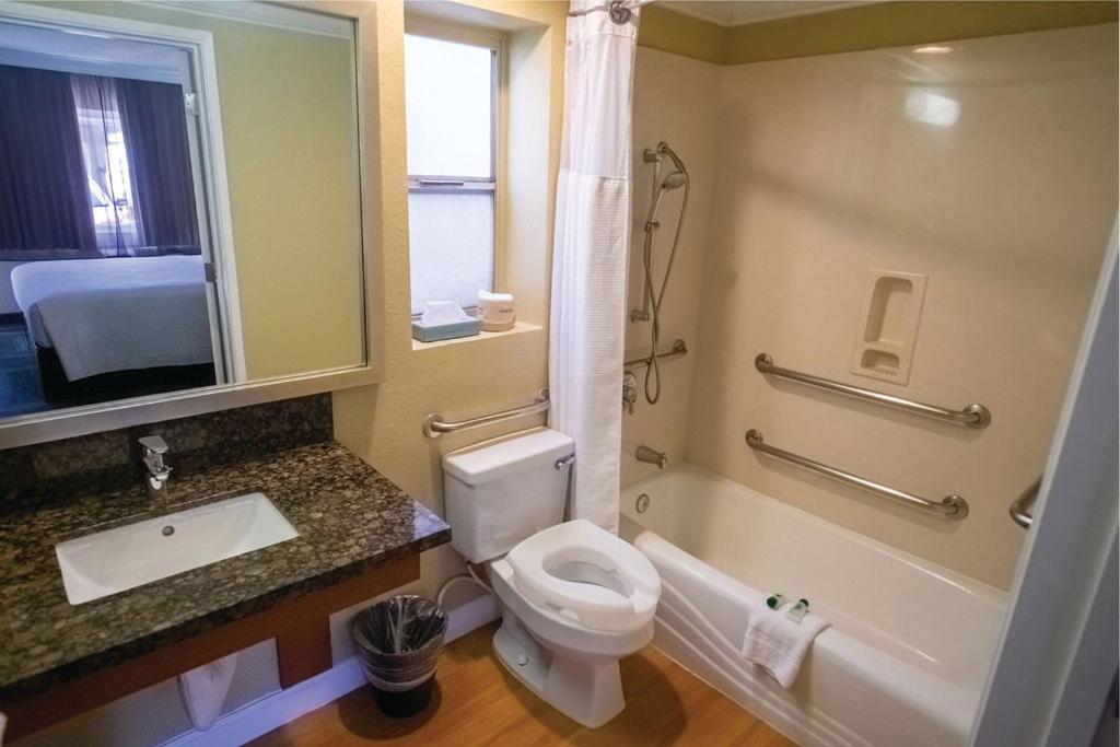 King Room - Disability Access - Photo 3