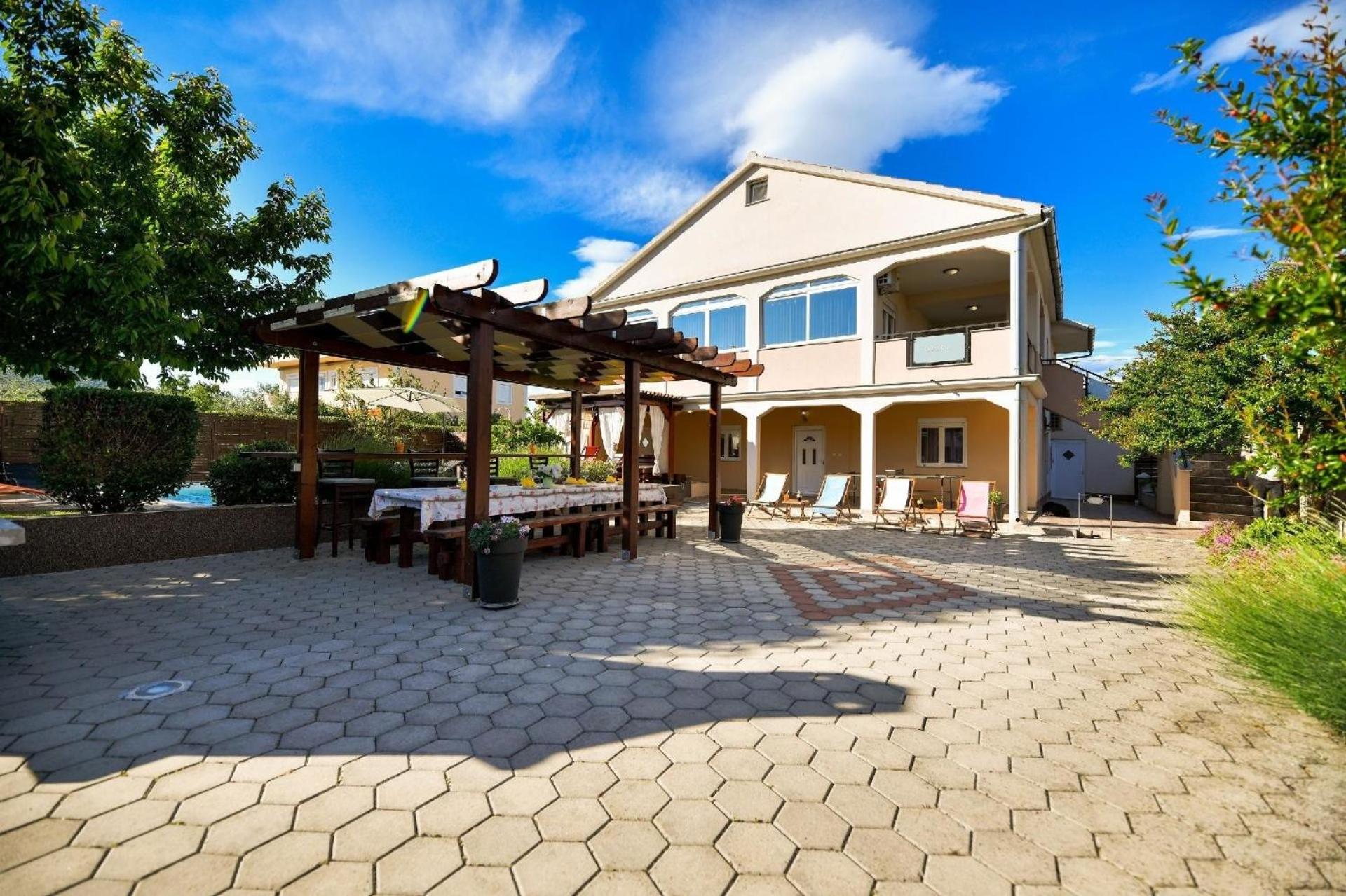 Six-Bedroom Holiday Home photo 3
