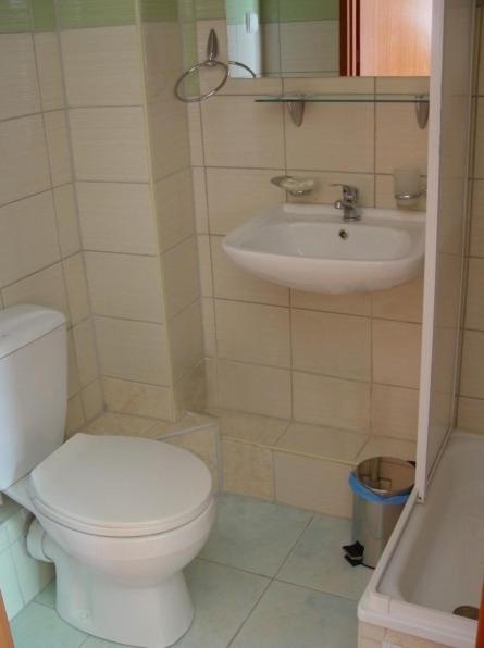 Twin Room - Photo 3