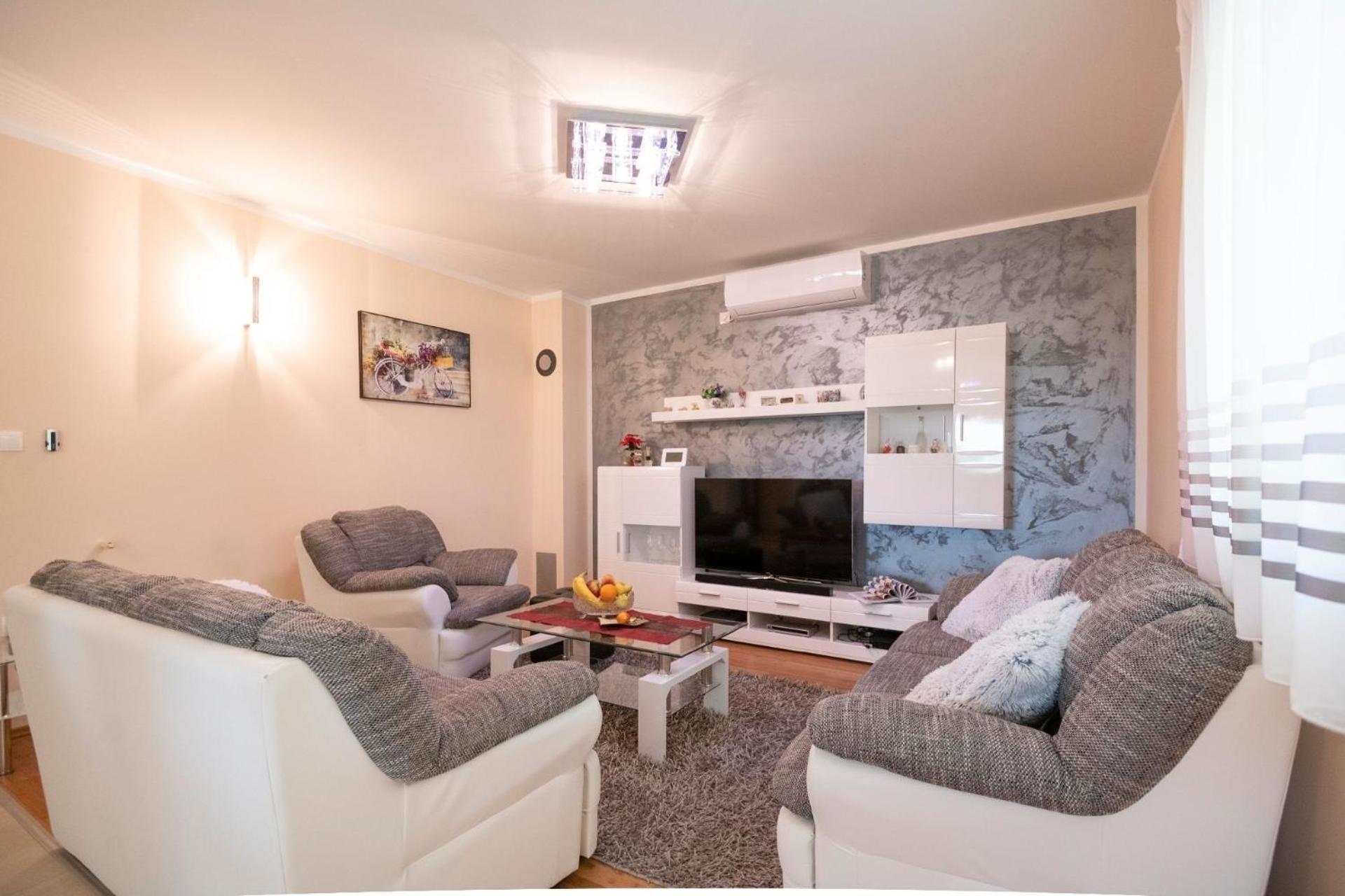Five-Bedroom Holiday Home photo 1