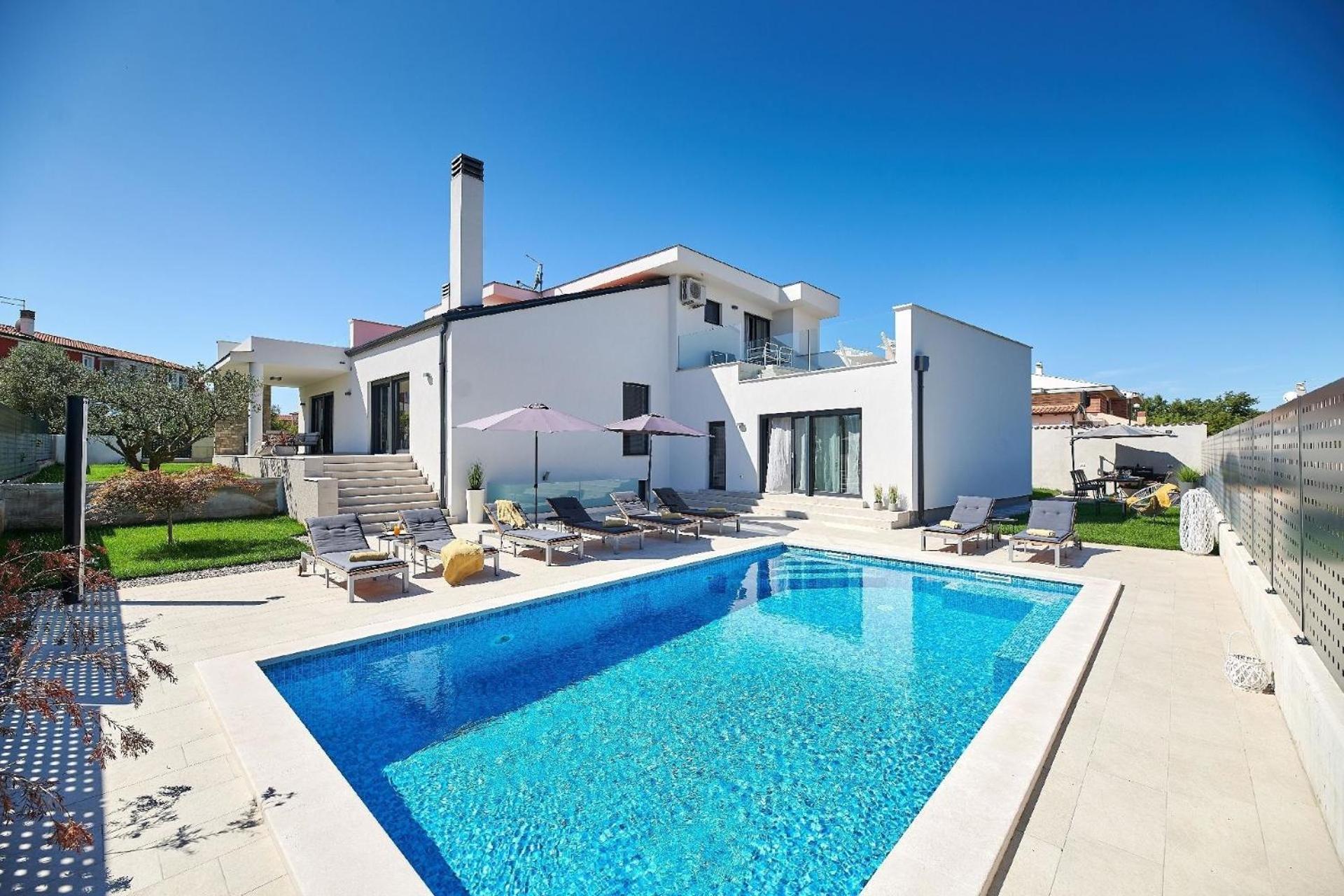Four-Bedroom Vacation Home photo 2