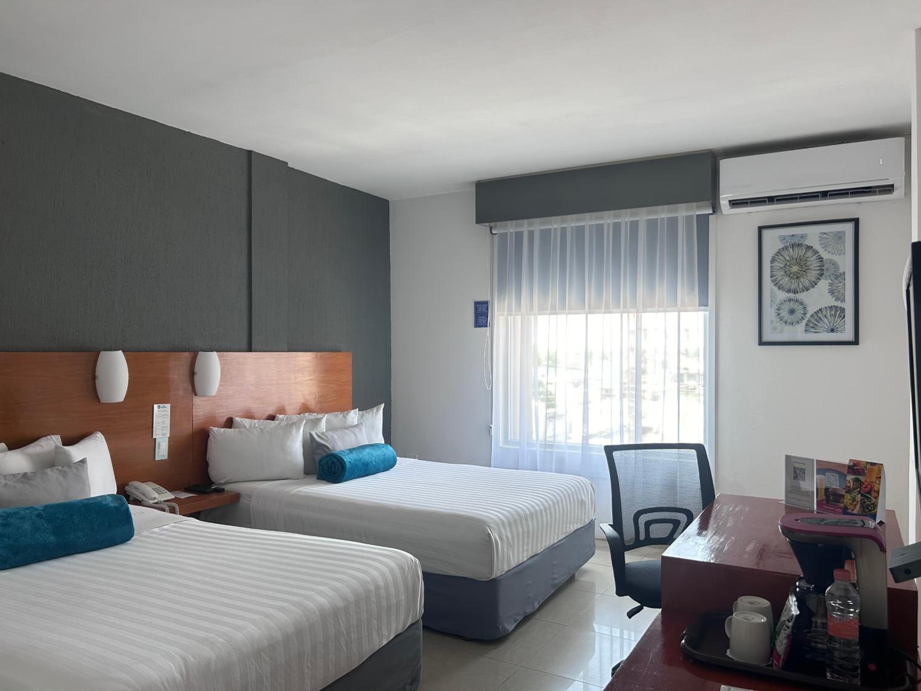 Double Room With Two Double Beds photo 3