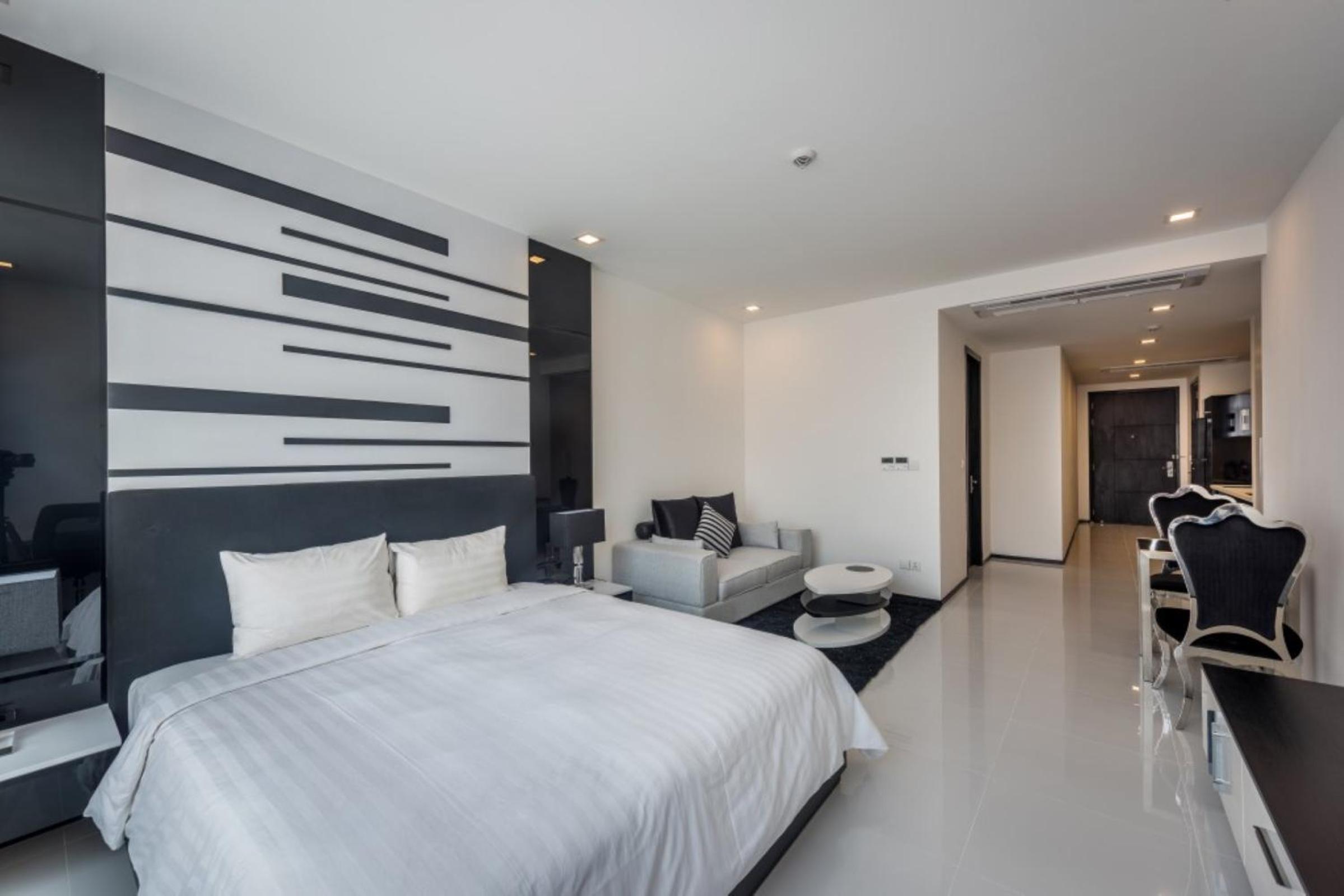 Studio Apartment photo 1