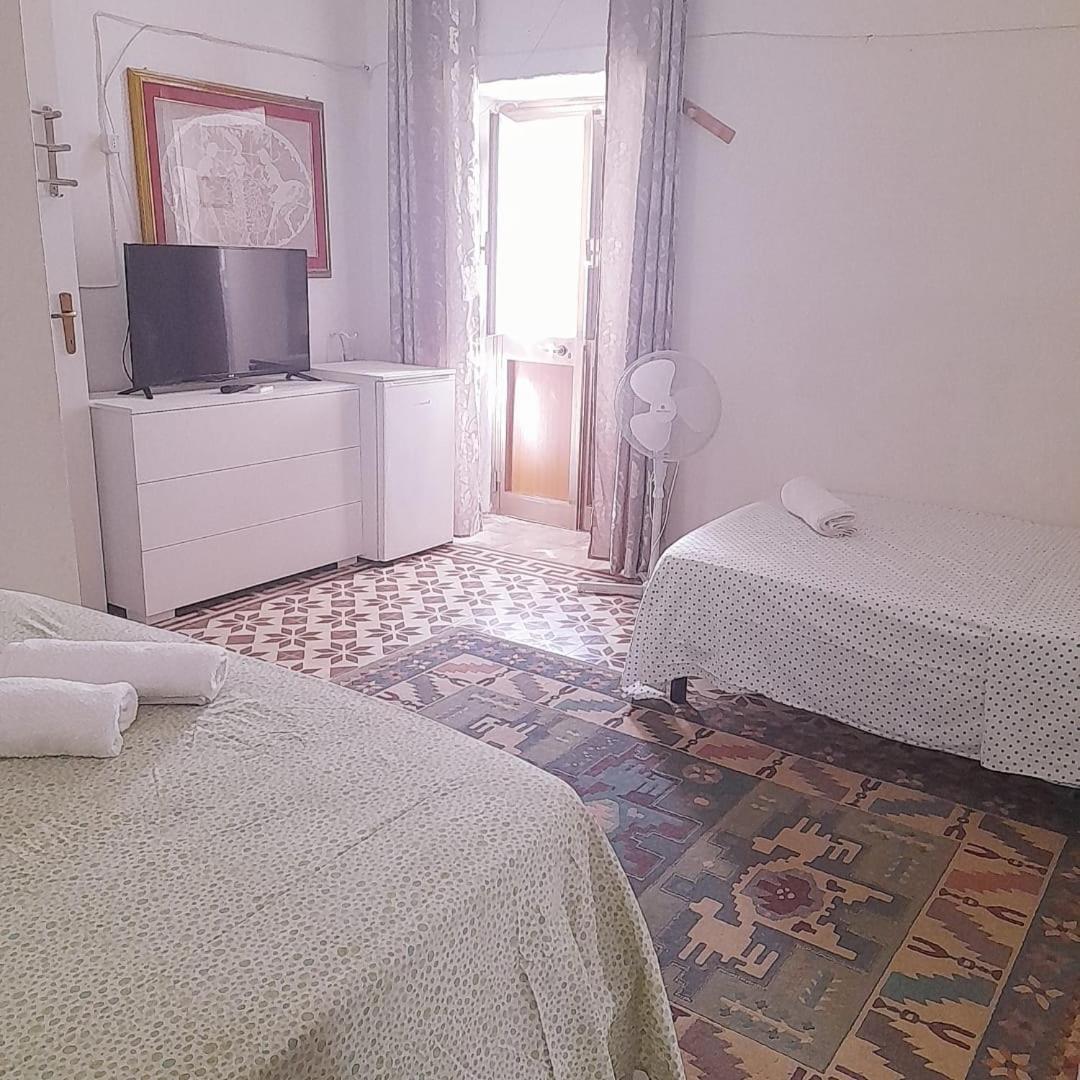 Triple Room with Private Bathroom photo 1