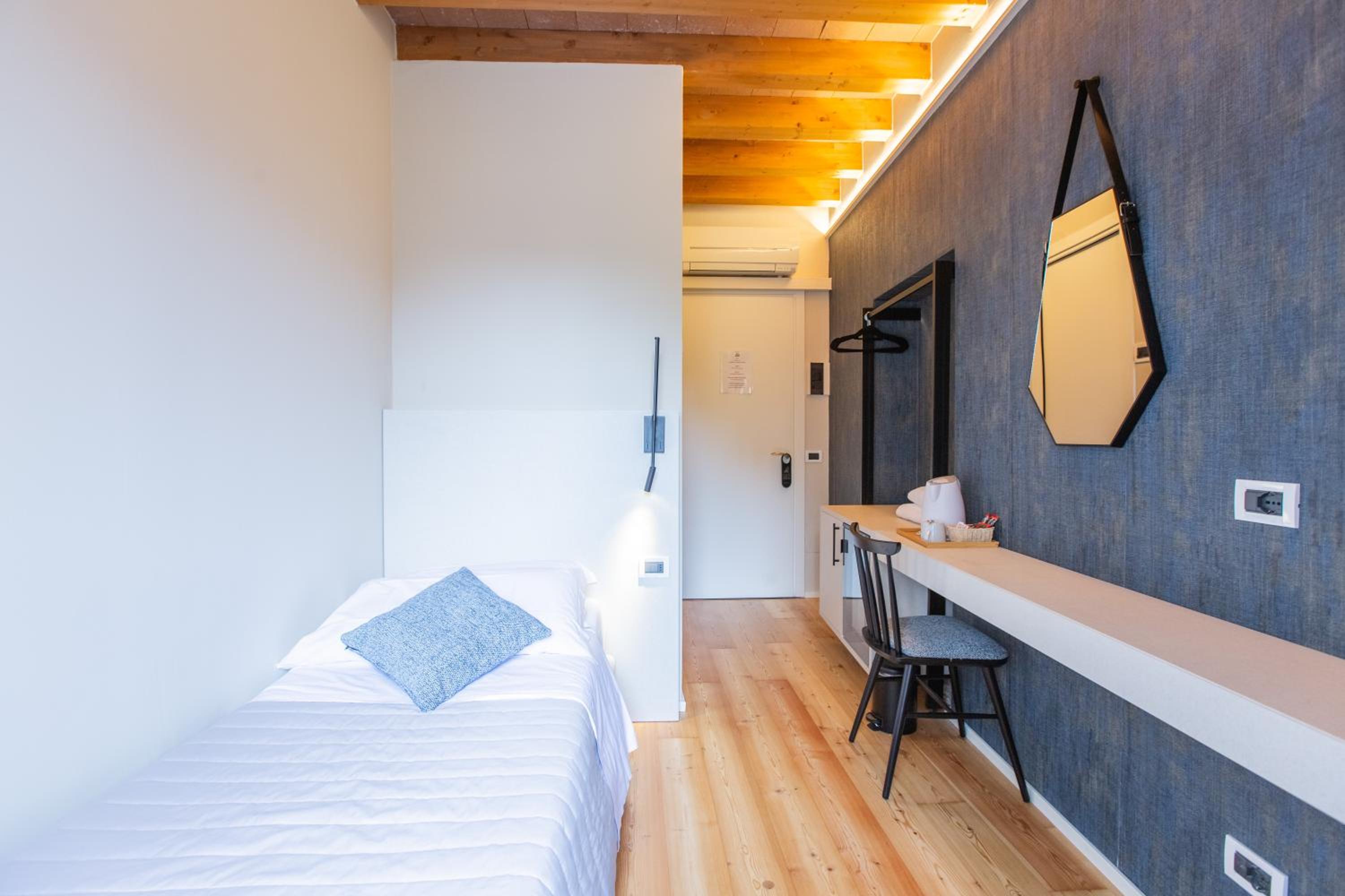 Single Room photo 3