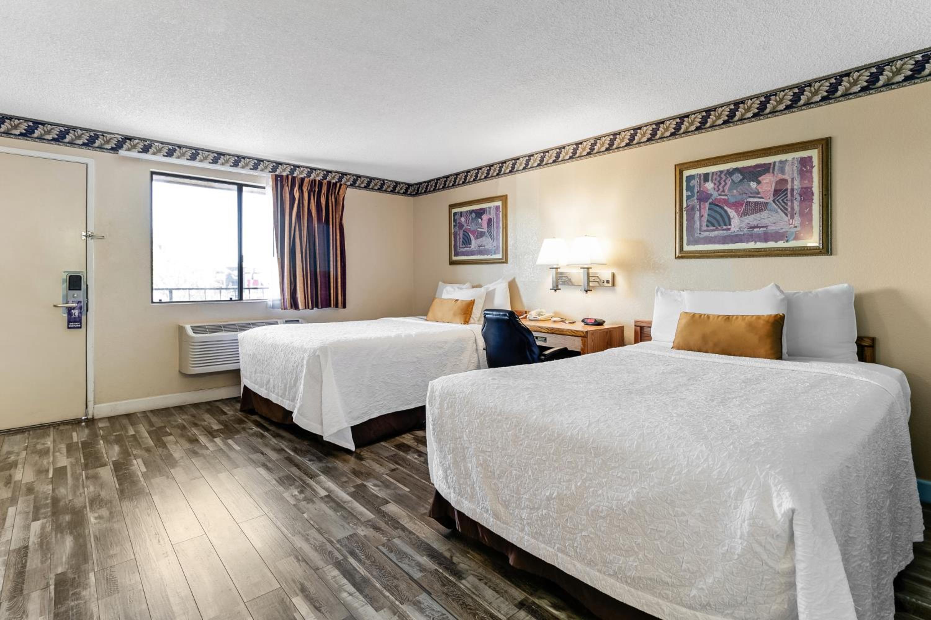 Double Room with Two Double Beds - Non-Smoking (4 Adults) - Photo 7