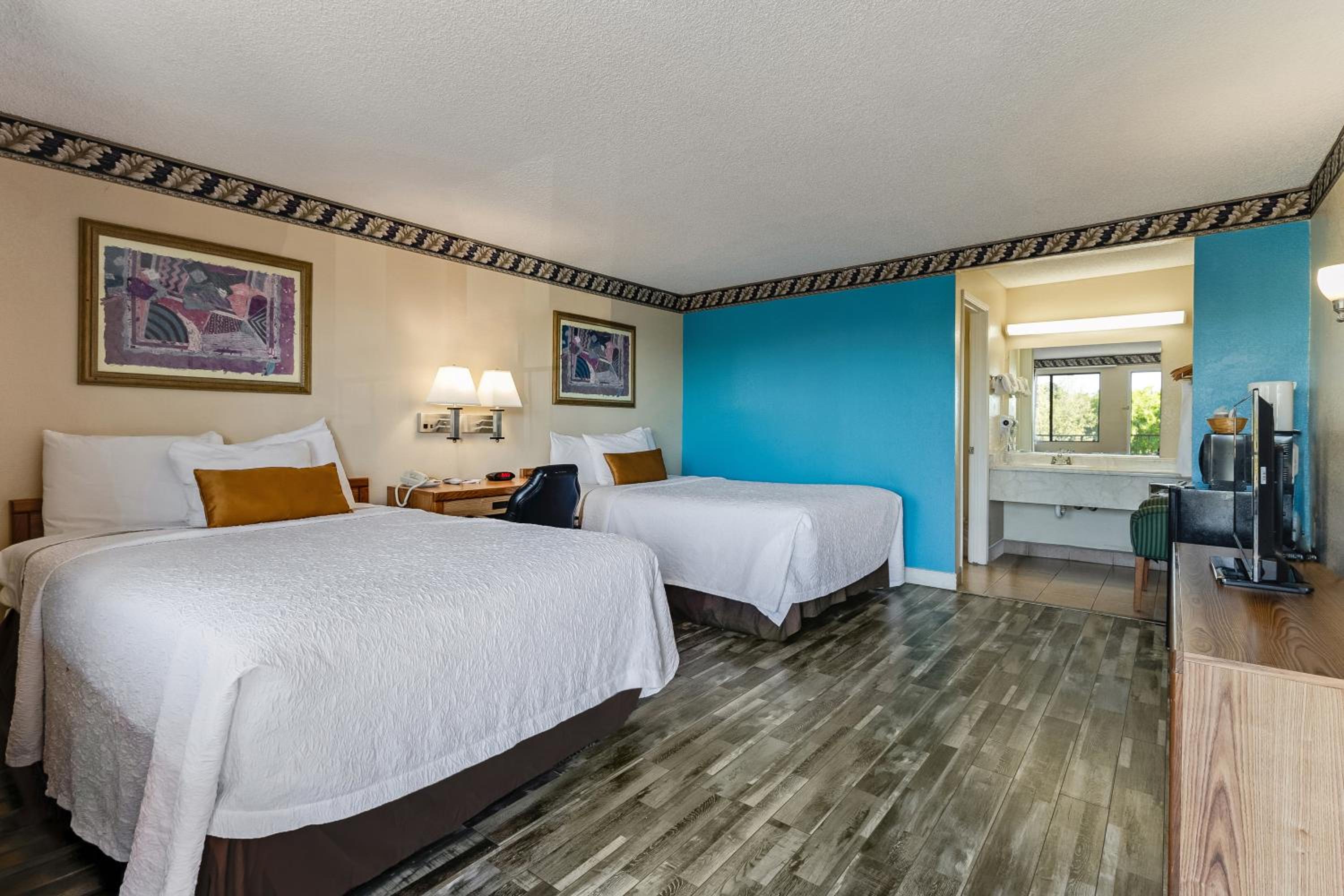 Double Room with Two Double Beds - Non-Smoking (4 Adults) - Photo 5