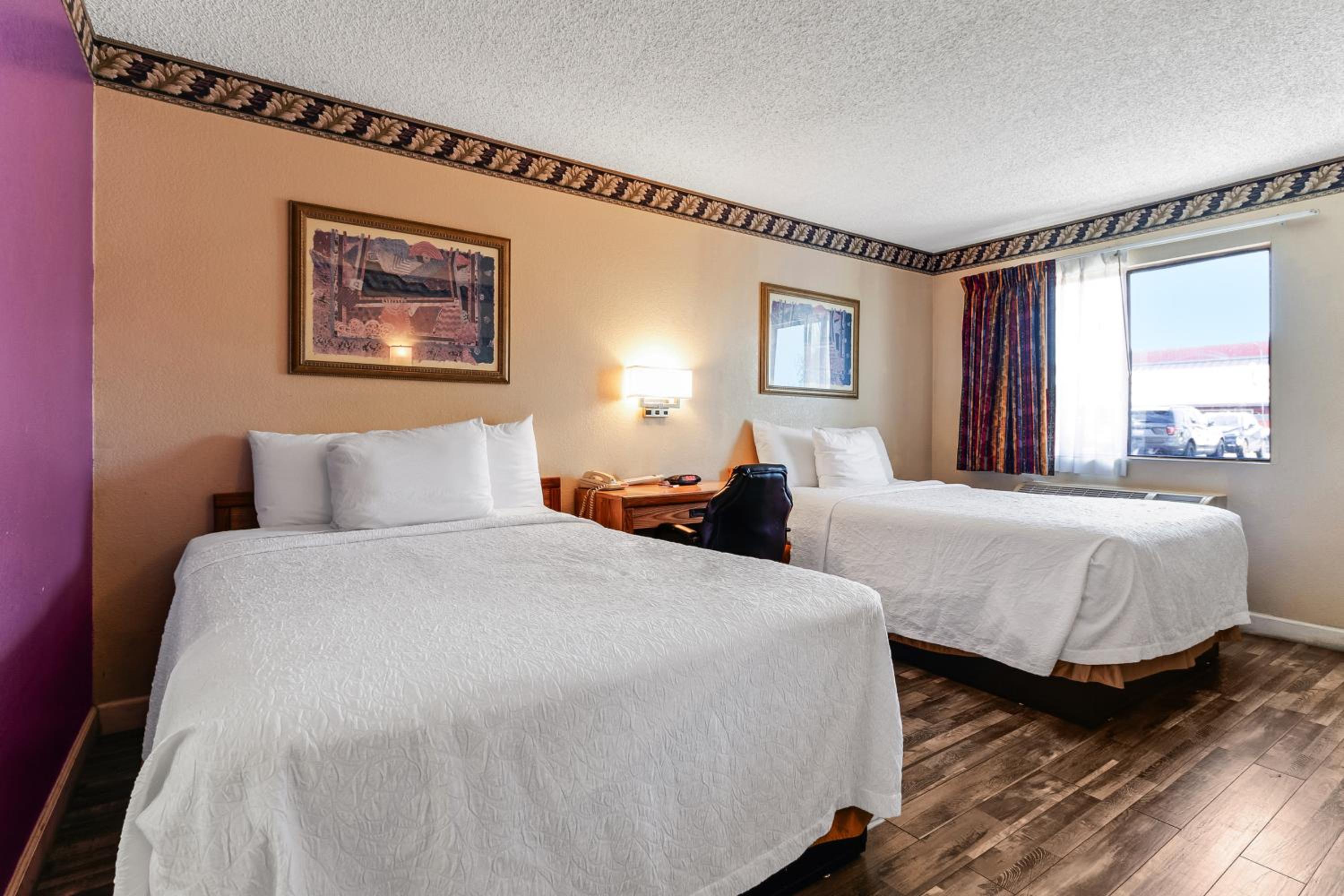 Double Room with Two Double Beds - Non-Smoking (4 Adults) - Photo 3