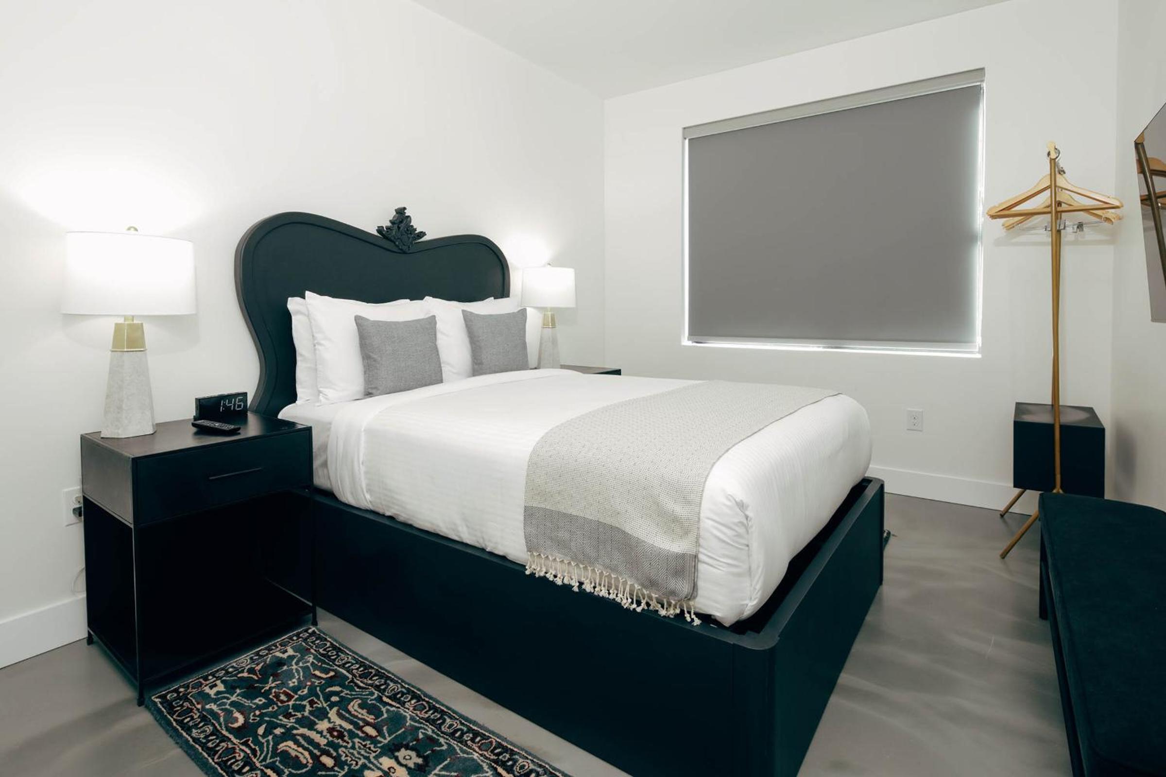 Suite with Balcony - Photo 5