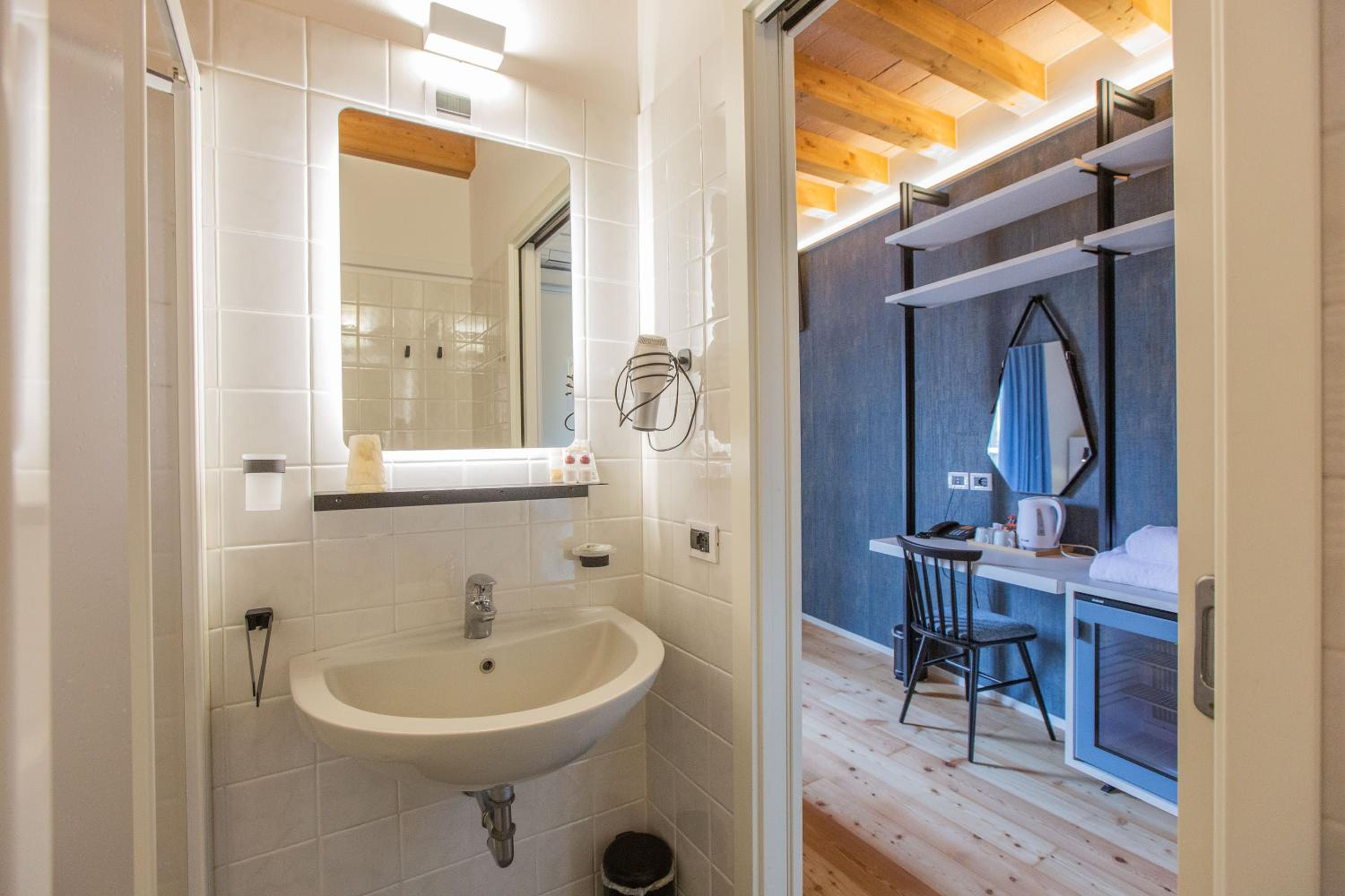 Double or Twin Room photo 3