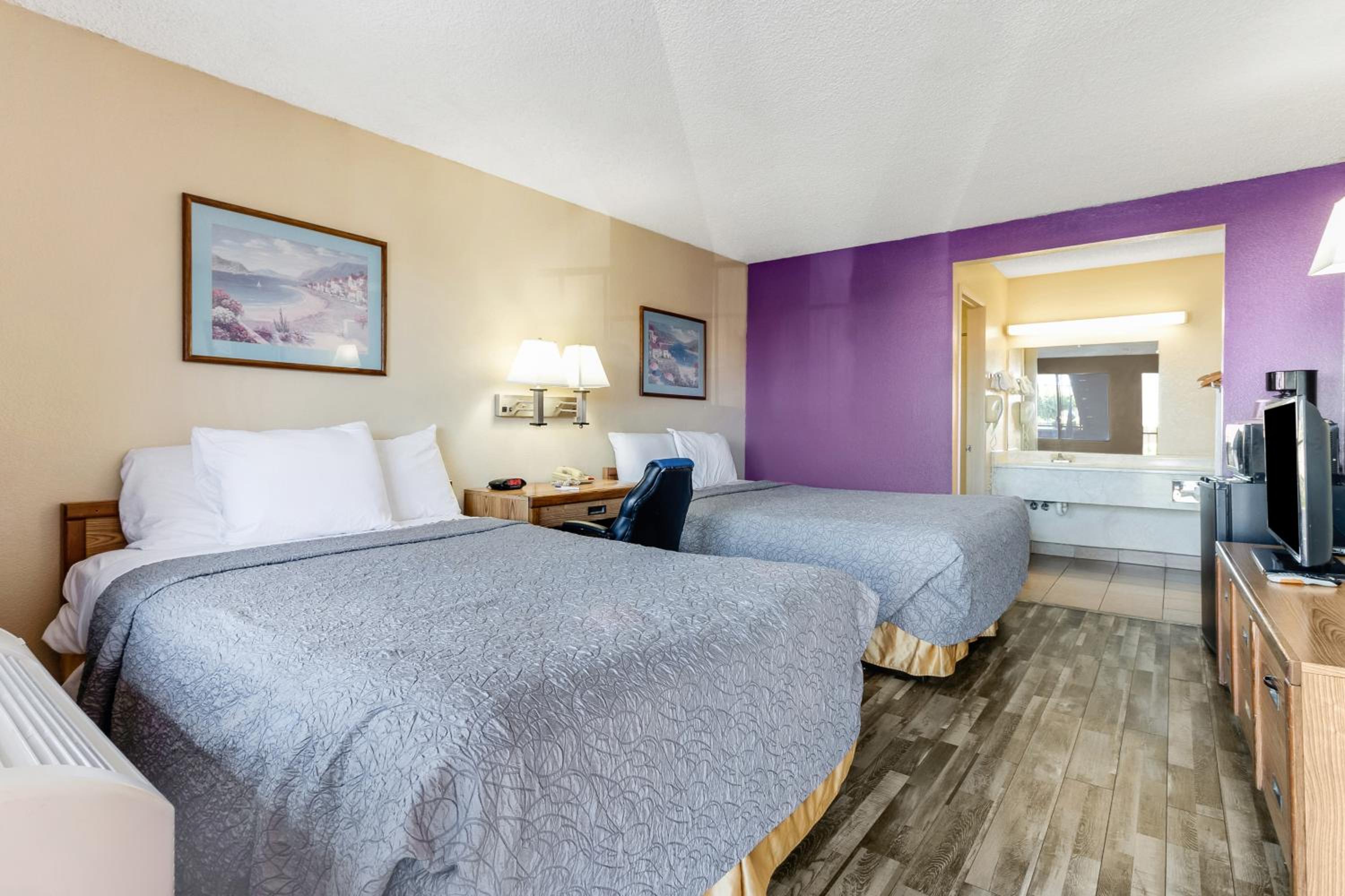 Double Room with Two Double Beds - Smoking (4 Adults) photo 2