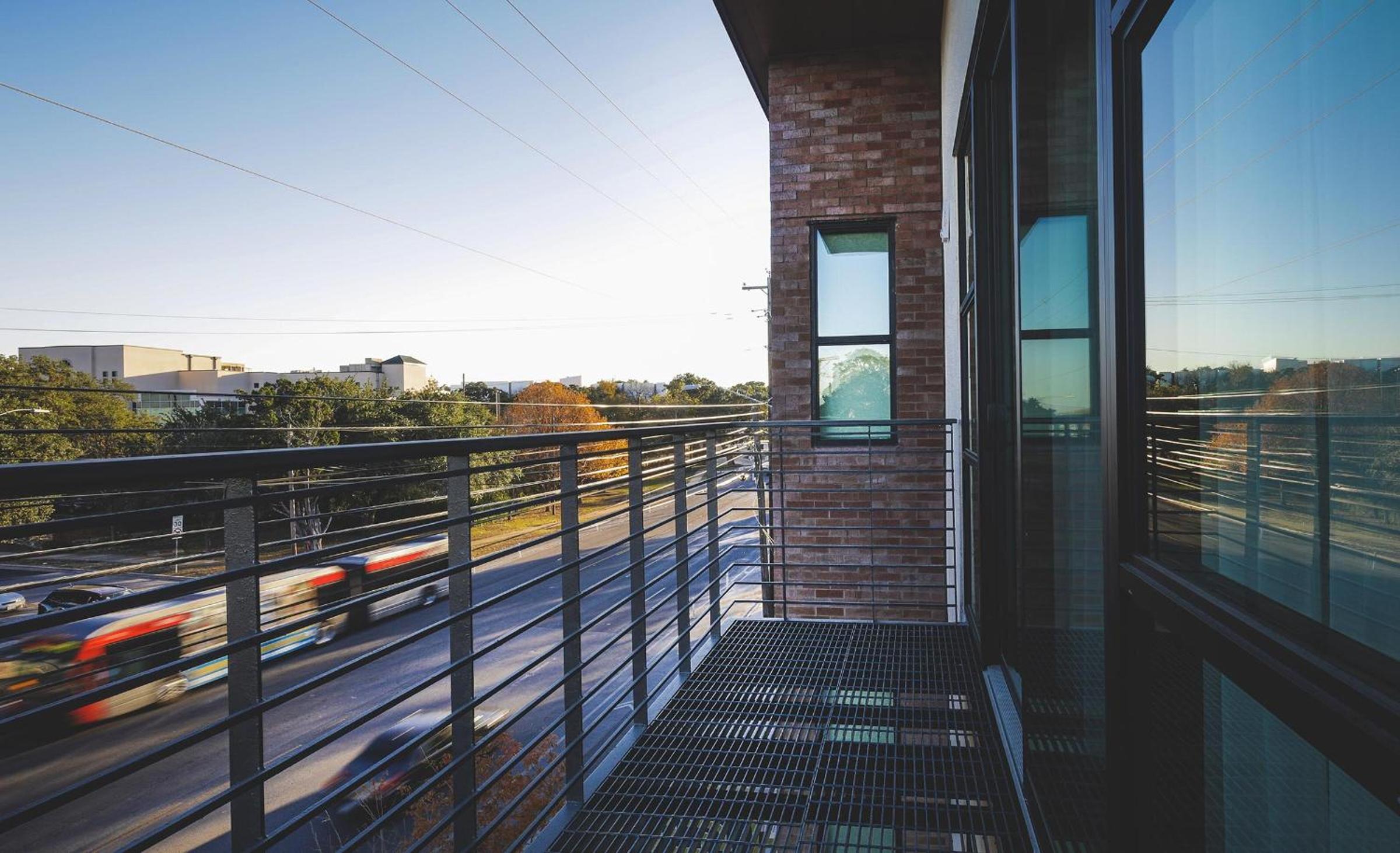 Suite with Balcony - Photo 6