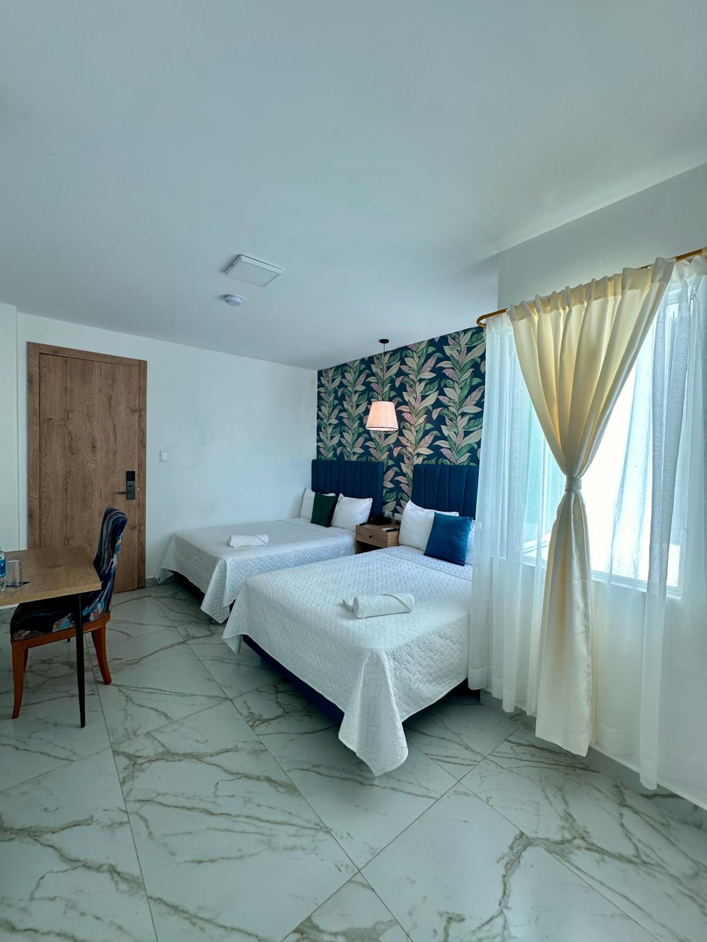 Standard Queen Room photo 3