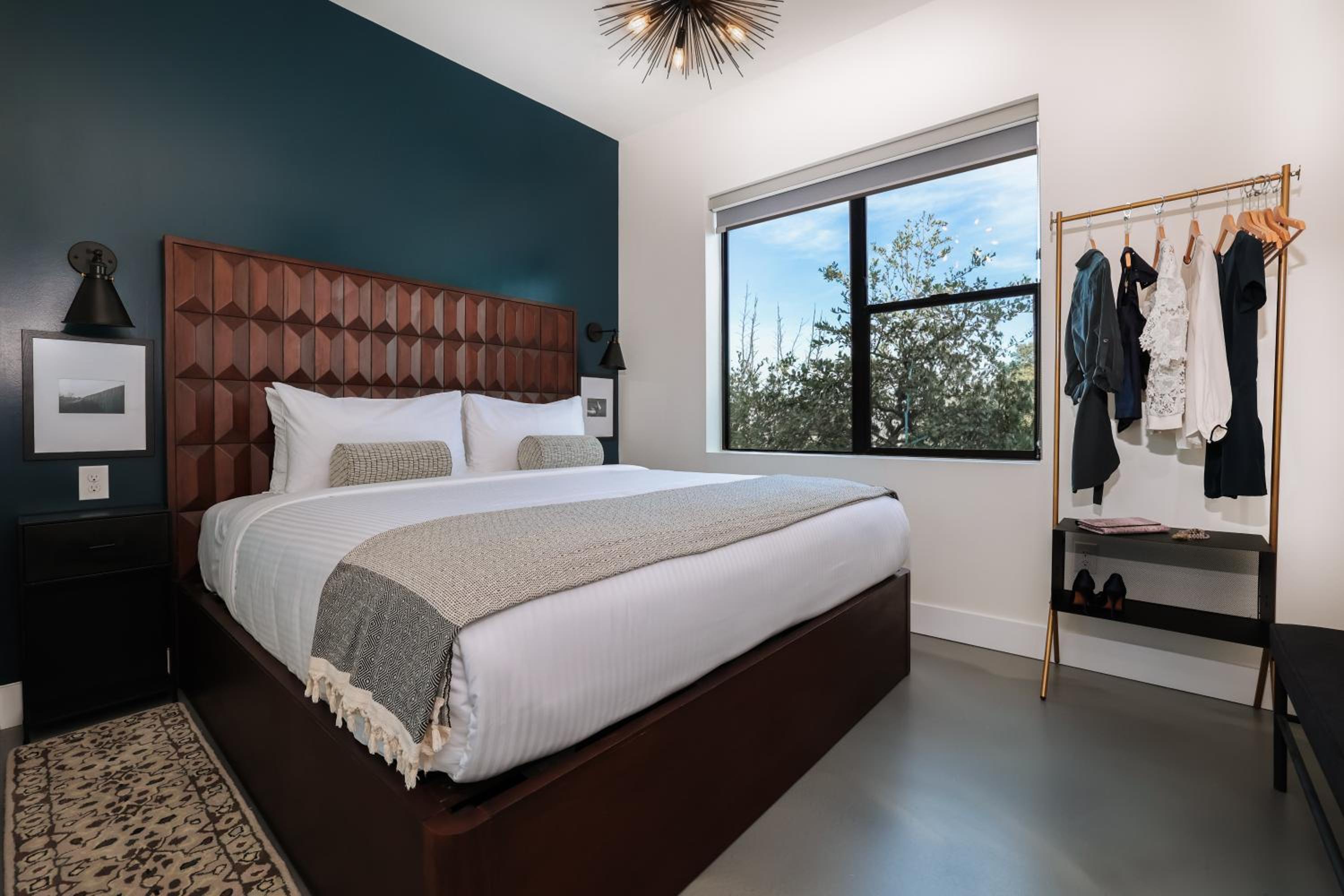 Three-Bedroom Suite - Photo 3
