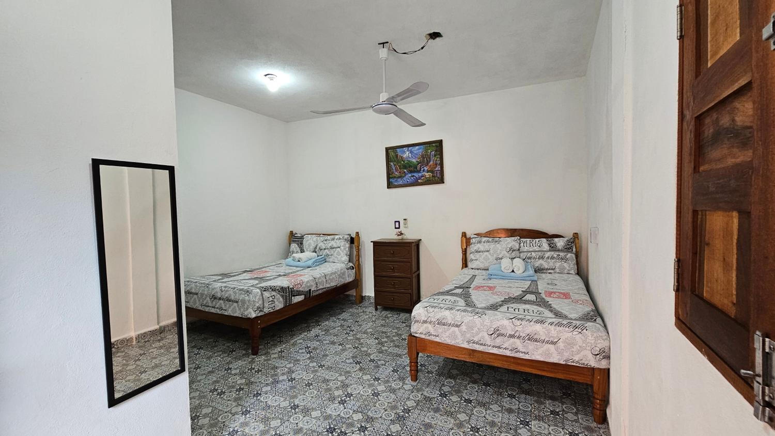 Quadruple Room with Private Bathroom photo 1