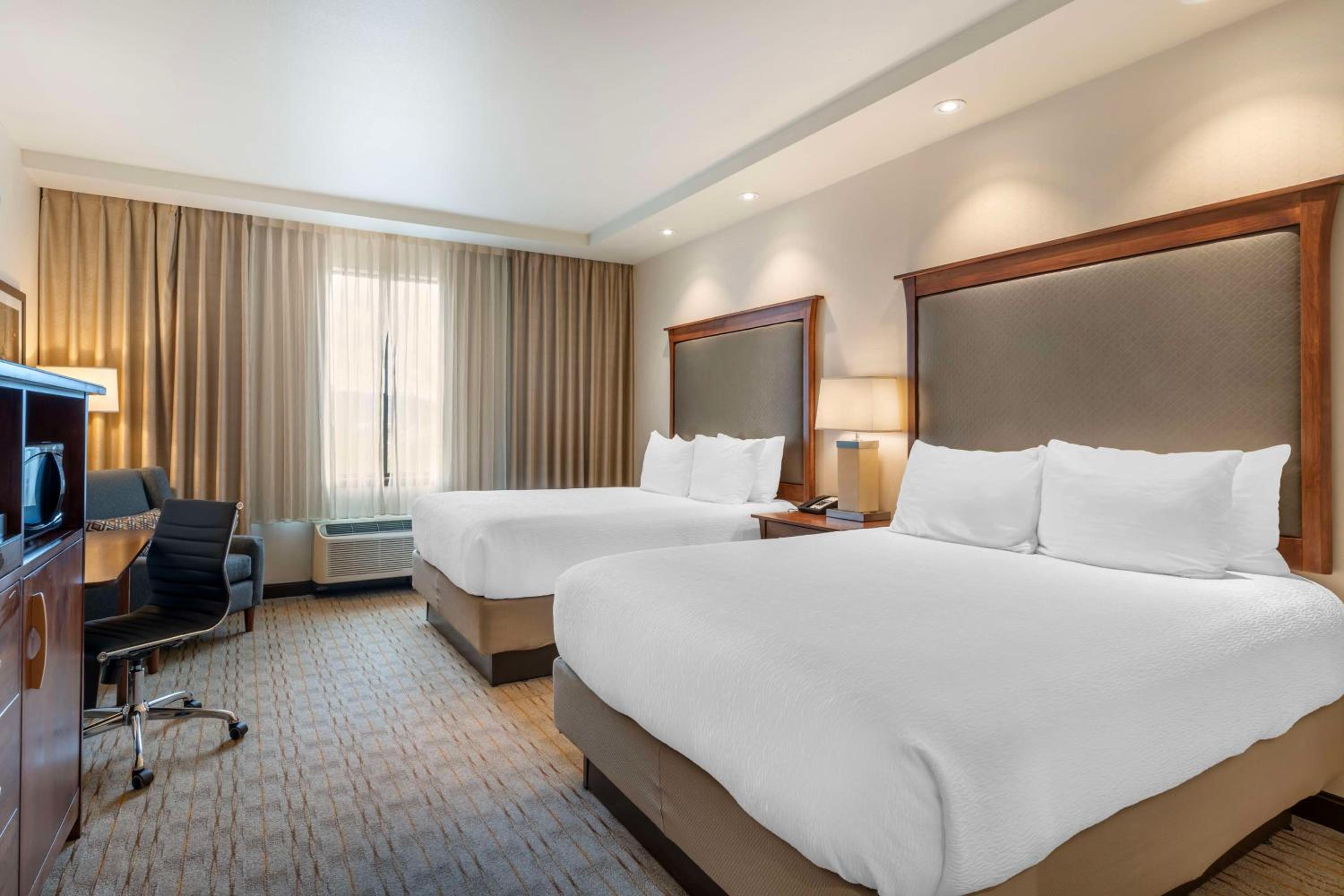 Queen Suite with Two Queen Beds and Garden View - Non-Smoking