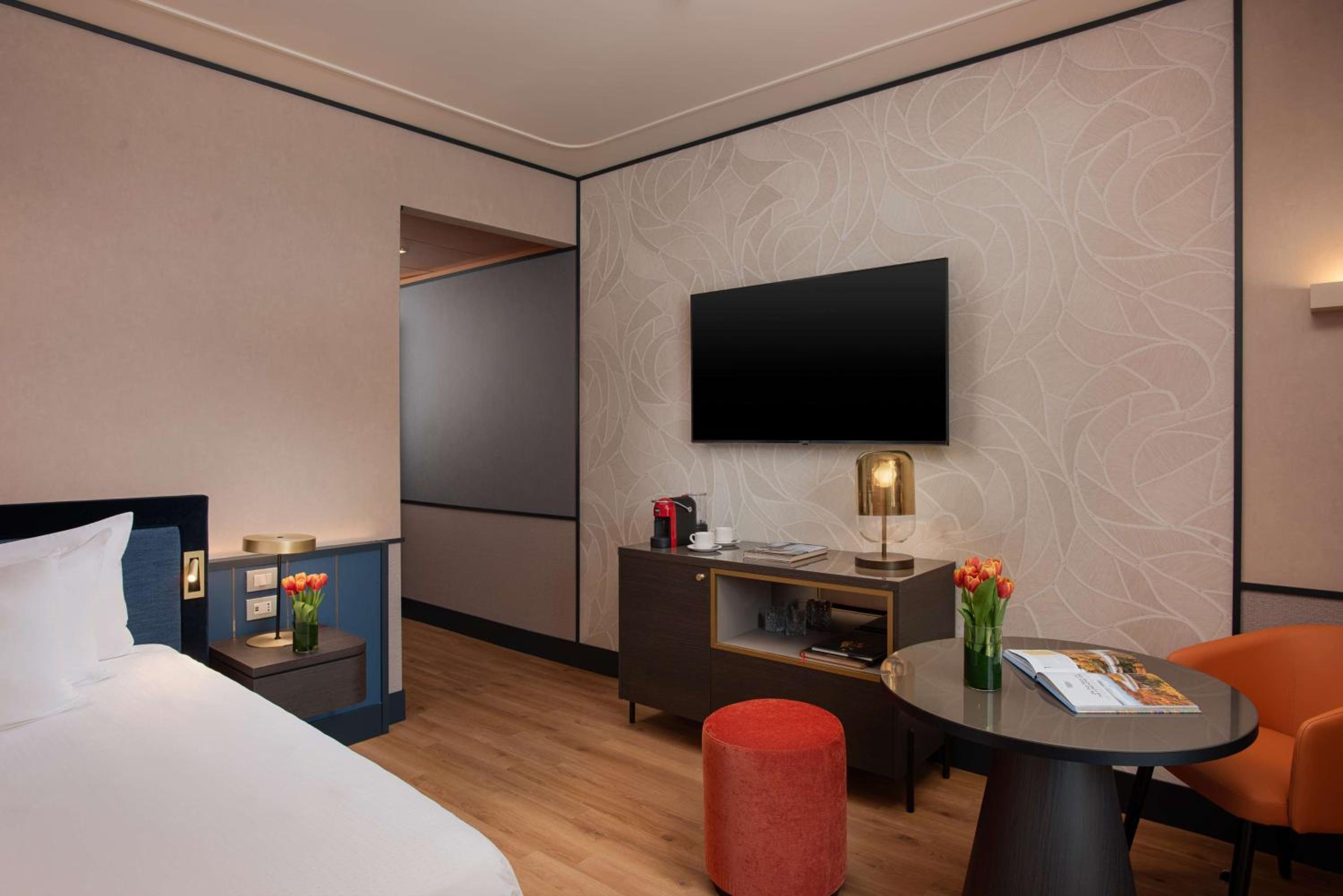 Superior Single Room with Balcony and View