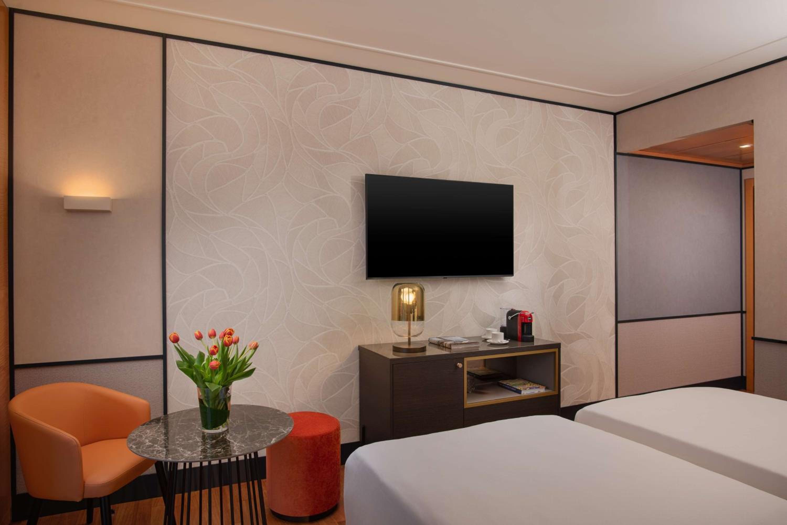 Family Adjoining Room (2 Adults + 2 Children)
