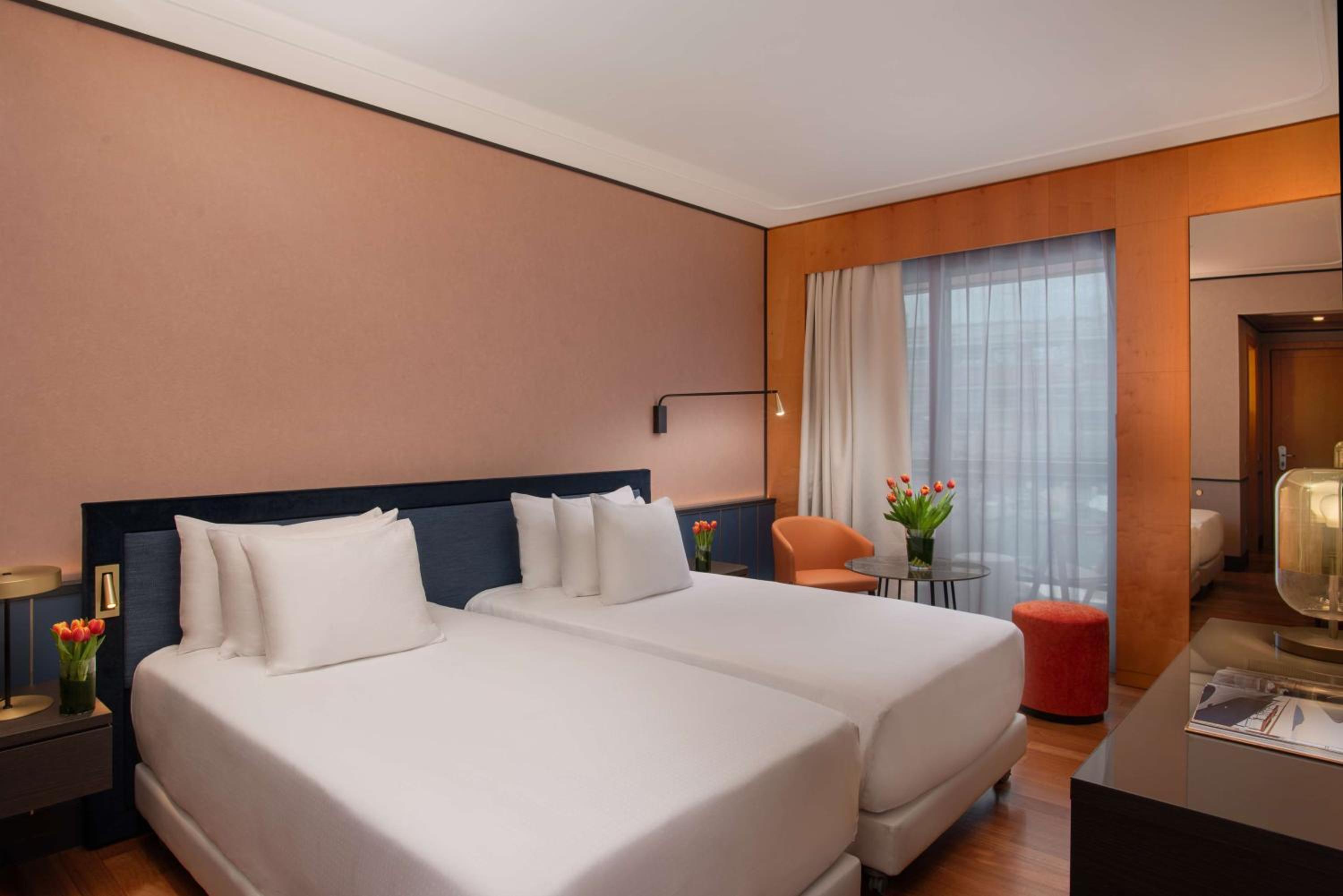 Premium Double Room with View and Balcony thumbnail 5