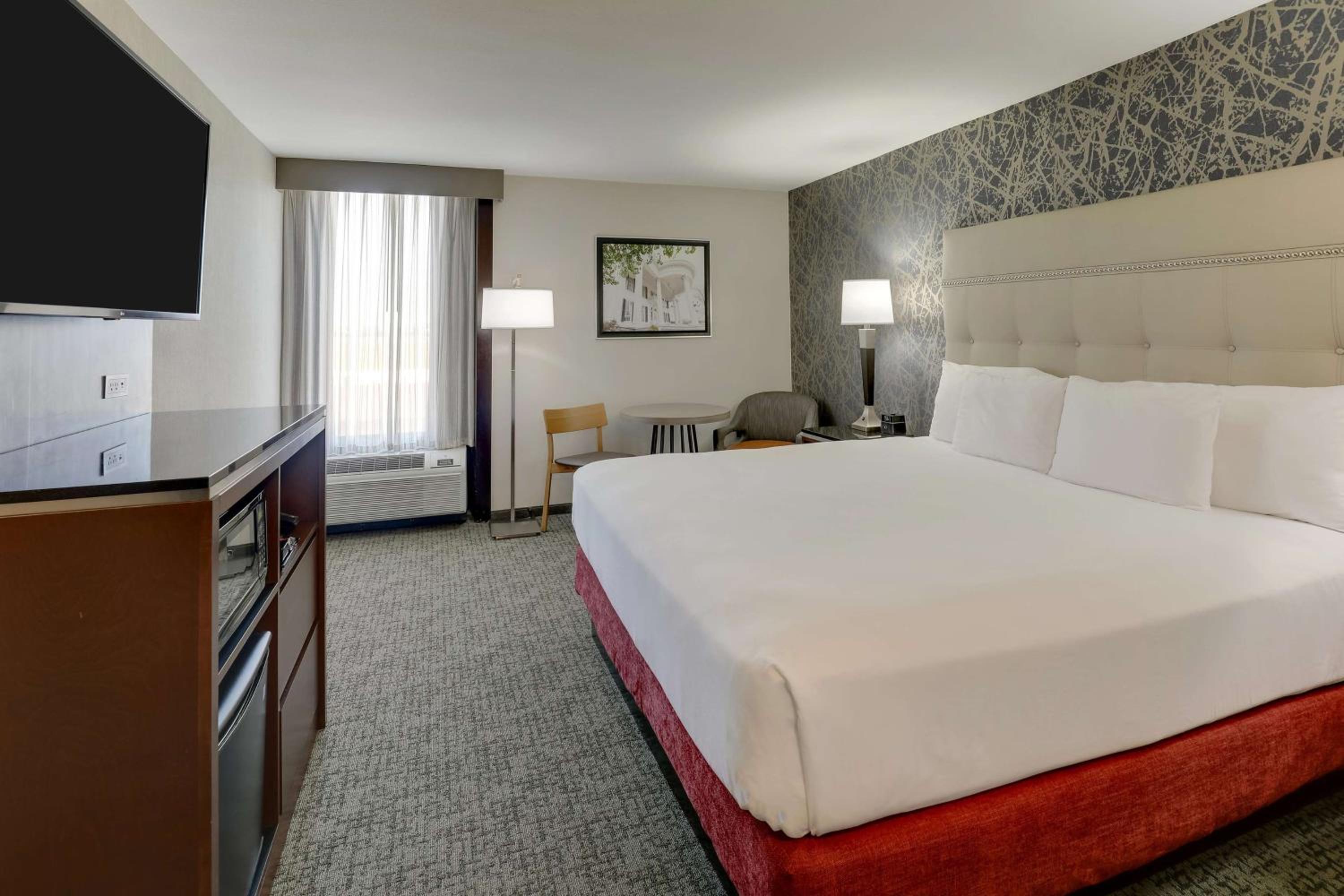 Deluxe King Room - Photo 1