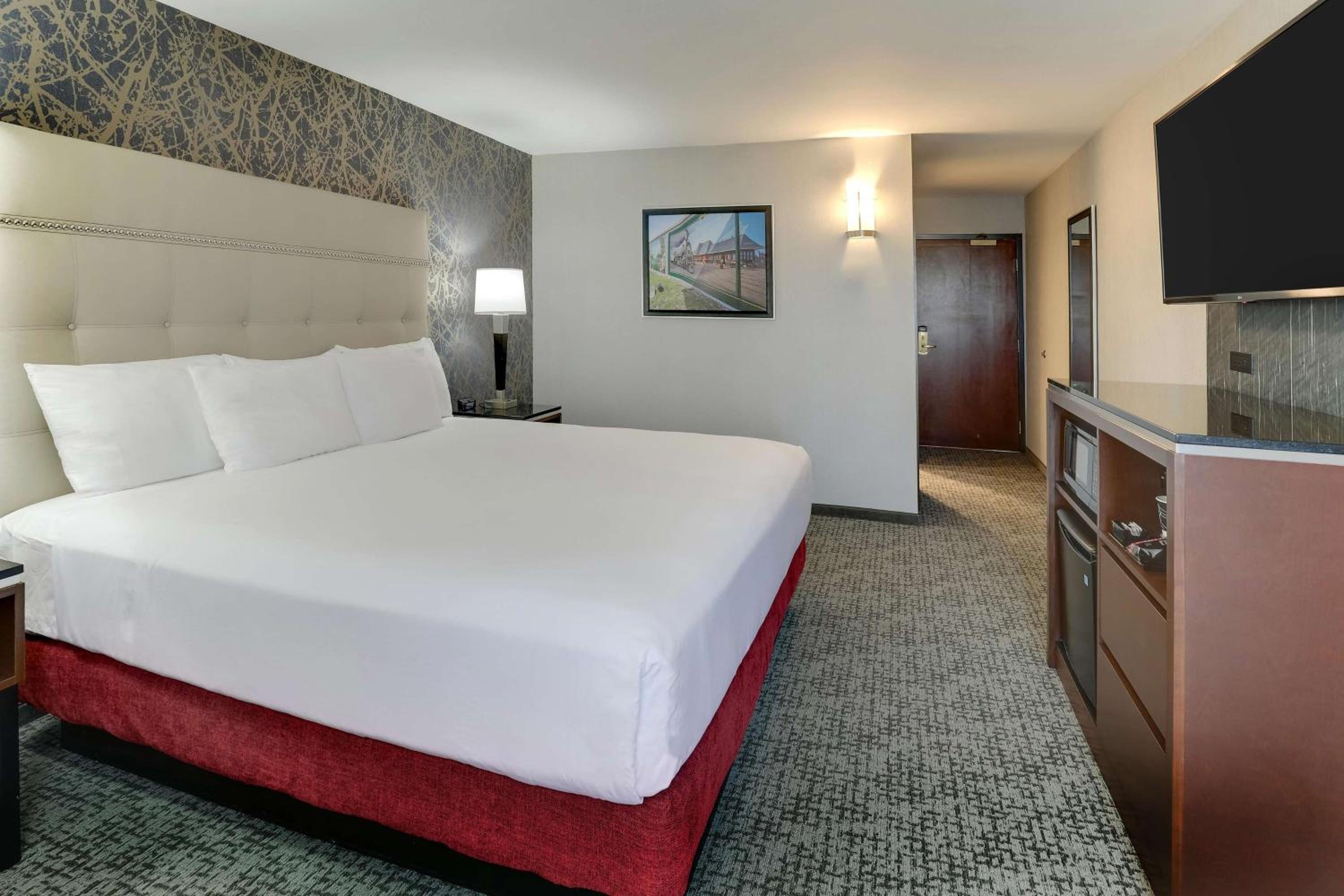 Deluxe King Room - Photo 5