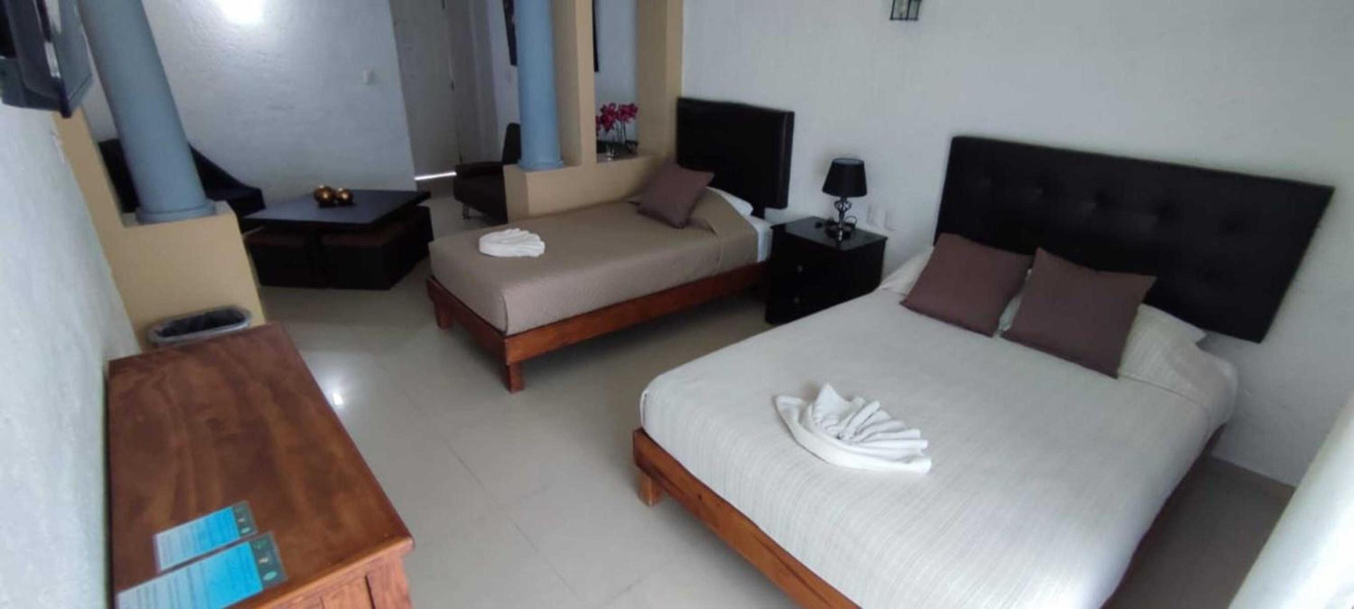 Standard Suite - Photo 12