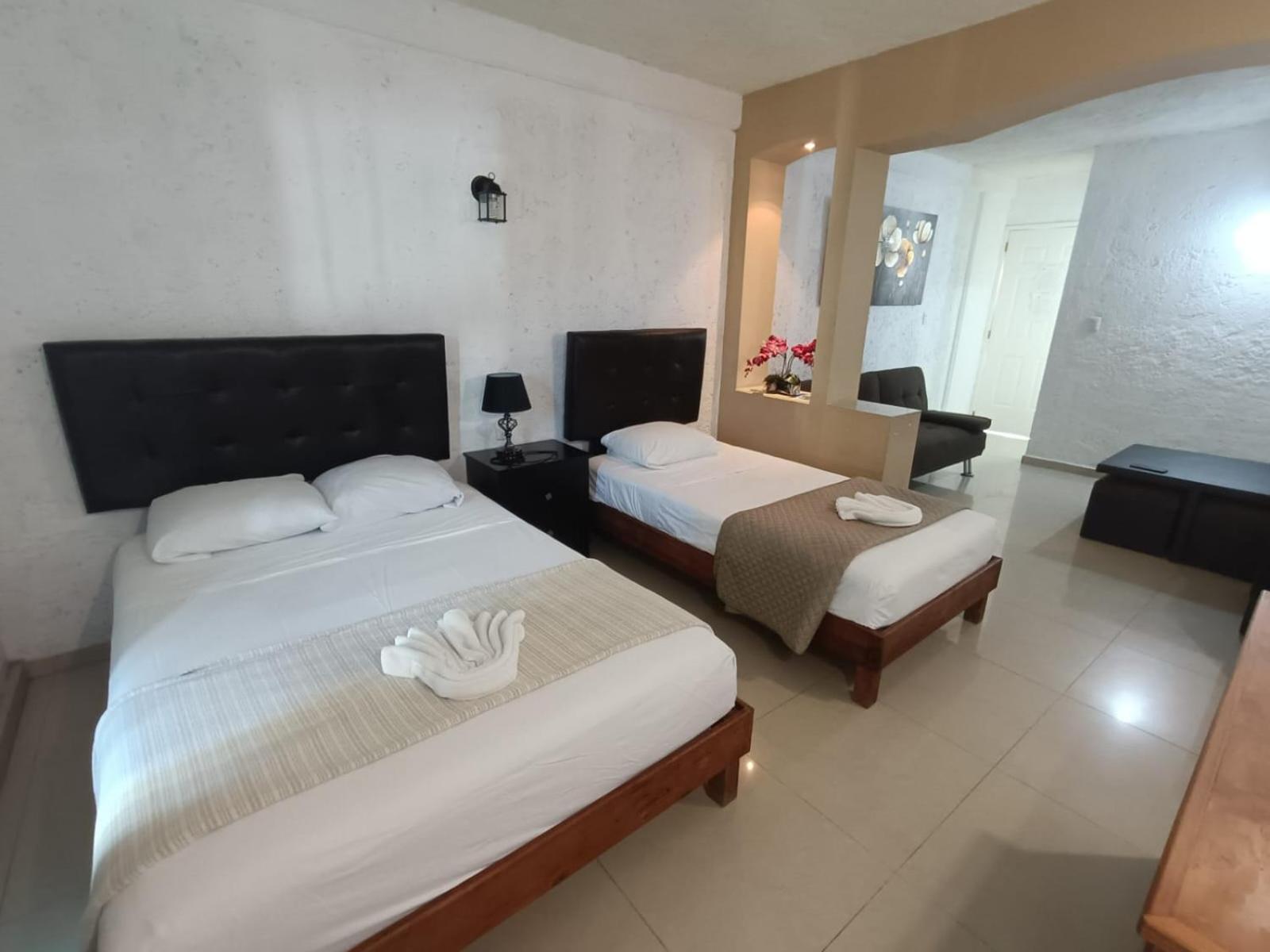 Standard Suite - Photo 11
