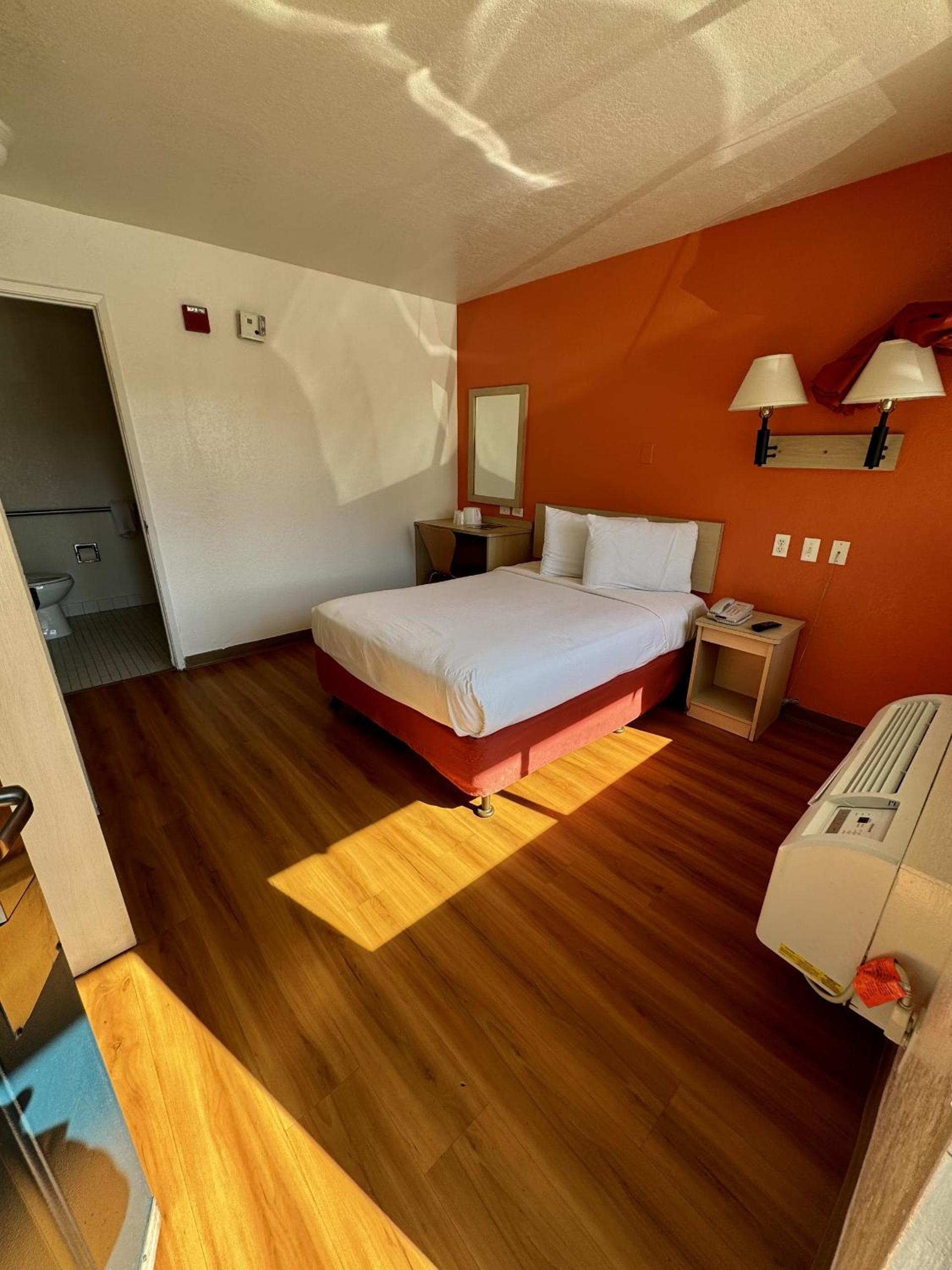 Double Room - Disability Access - Roll In Shower