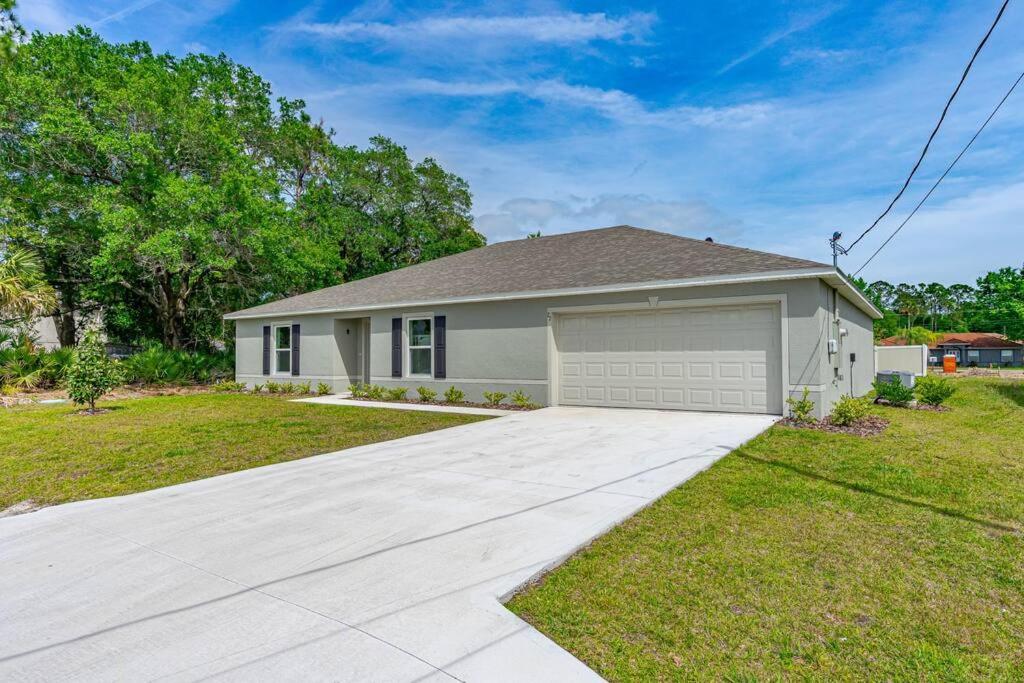 Five-Bedroom House photo 2