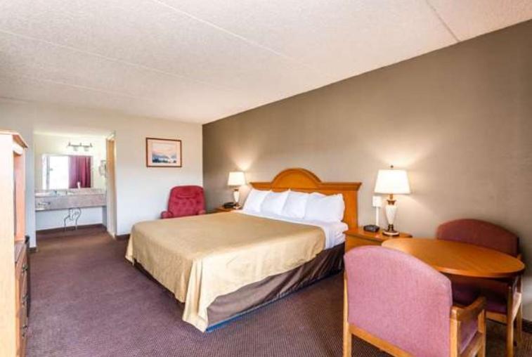 Standard King Room photo 1