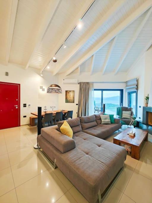 Villa photo 1