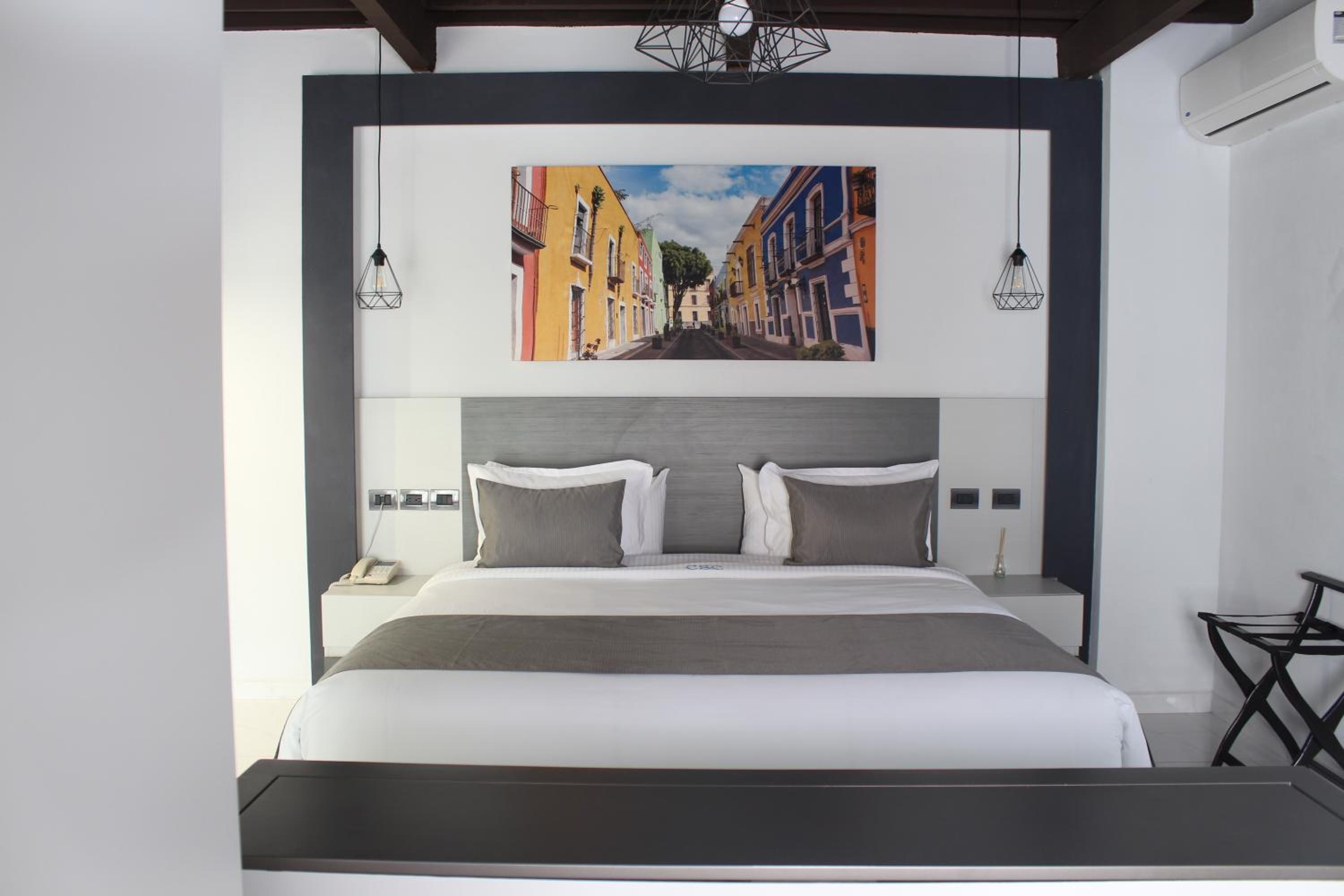 Deluxe King Suite - Photo 18