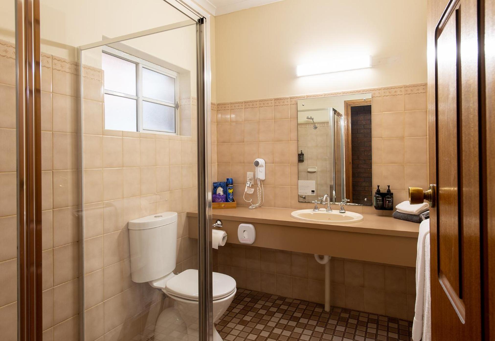 Standard Queen Room - Photo 5