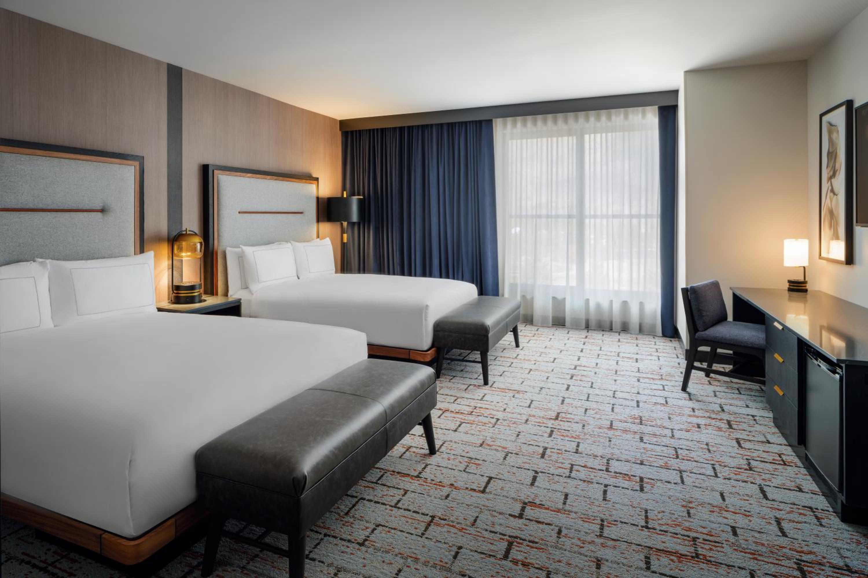 Superior Queen Room with Two Queen Beds and Bath Tub - Mountain View/Mobility Accessible