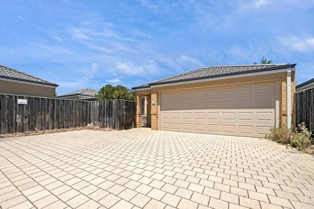Three-Bedroom House photo 2