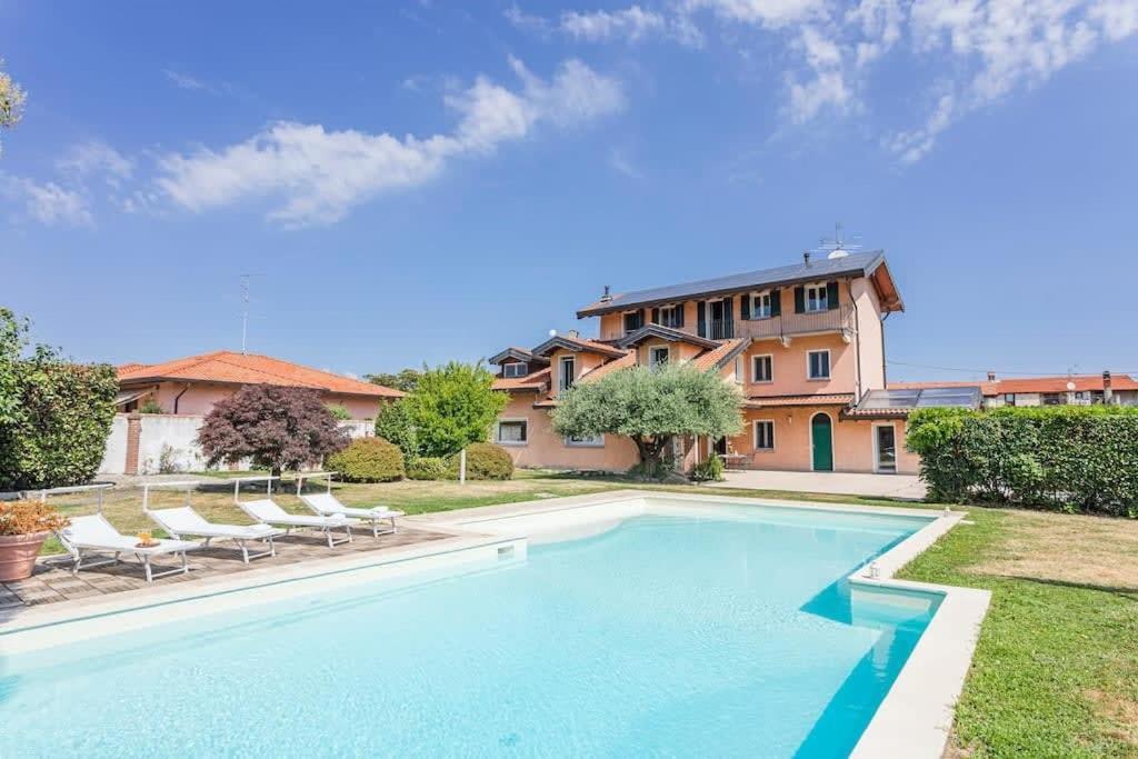 Villa photo 2
