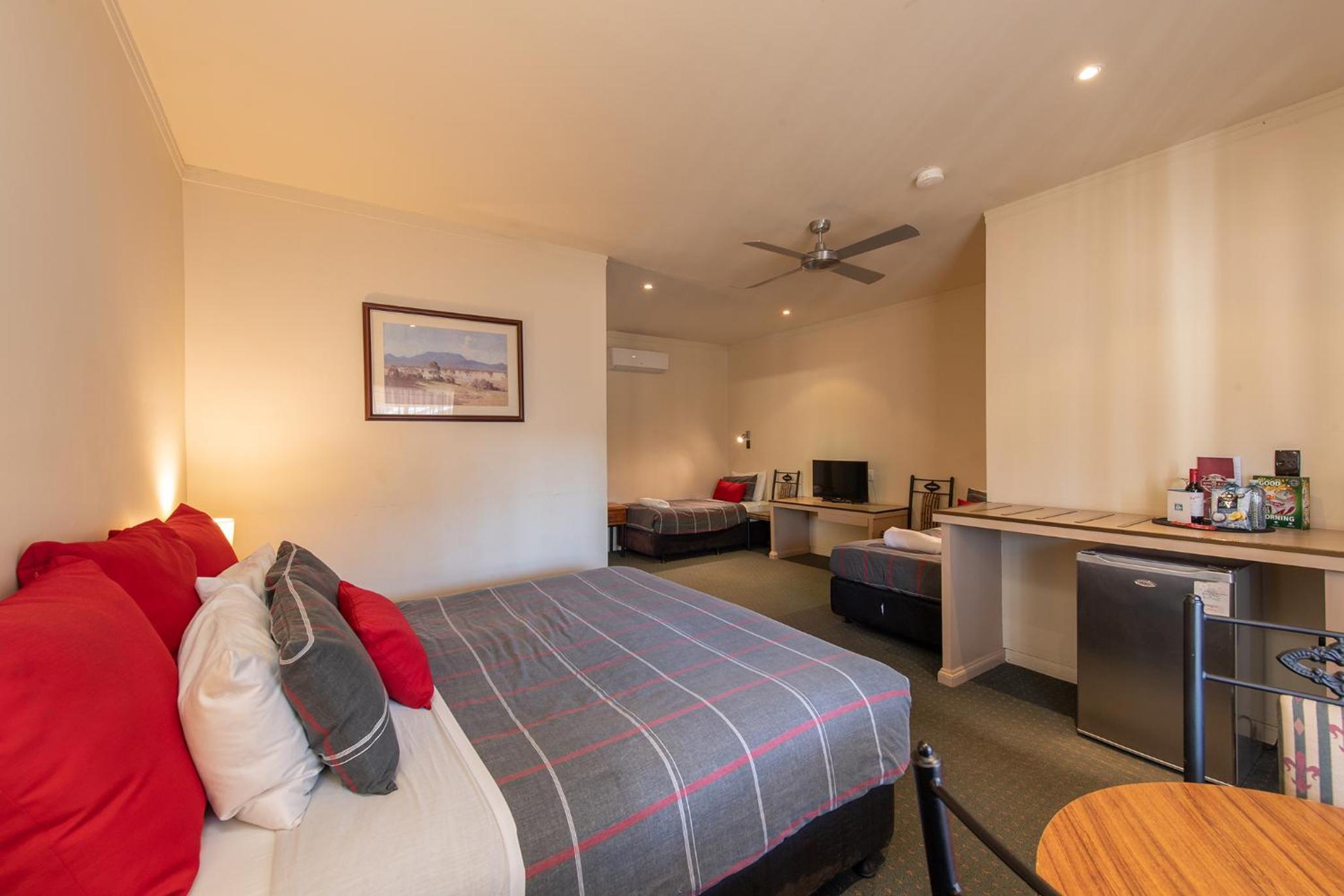 Standard Suite with One King Bed and Two Single Beds - Photo 3