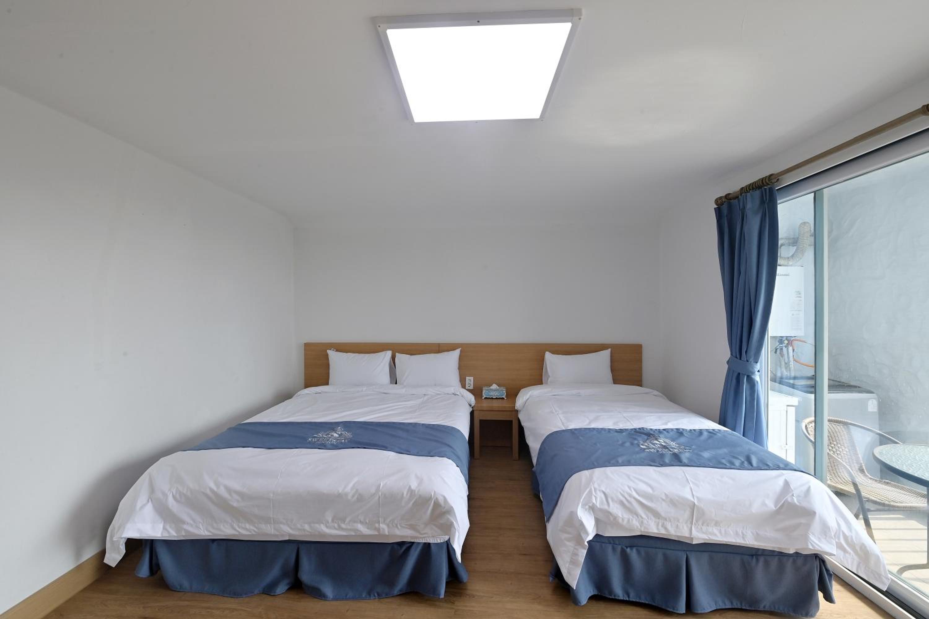 Ocean Suite Room - Photo 1